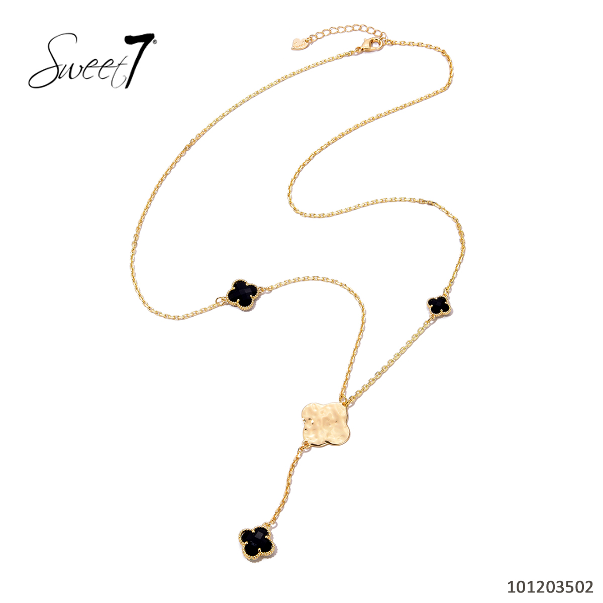 Sunny Mode GmbH - Junge Mode aus Paris | Kette Sweet7 | Artikel-Nr. 101203502 | Diese edle Halskette von Sweet7 vereint goldfarbene Elemente mit schwarzen vierblättrigen Blütenanhängern. Ein strukturierter, goldener Zwischenteil setzt einen besonderen Akzent und verleiht dem Schmuckstück einen eleganten Look. | Kategorie: Schmuck / Ketten | Angebot: Damenbekleidung, Damen Accessoires, Große Größen, Young Fashion, Sofortprogramme | Adresse: Sunny Mode GmbH - Kölner Str. 1 - 65760 Eschborn - Tel: 06196 483138 - info@sunnymode.de