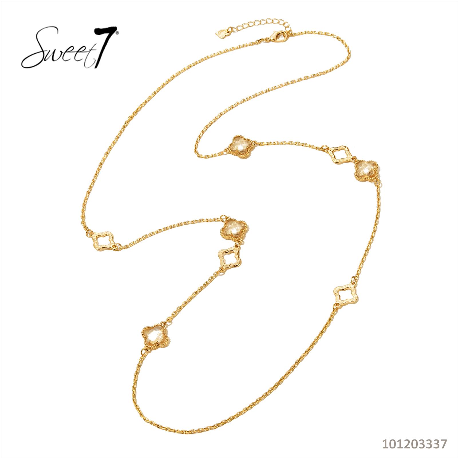 Sunny Mode GmbH - Junge Mode aus Paris | Kette Sweet7 | Artikel-Nr. 101203337 | Diese elegante Halskette von Sweet7 ist goldfarben gestaltet und mit vierblättrigen Blütenelementen verziert. Ihr stilvolles Design macht sie zu einem vielseitigen Accessoire für moderne und klassische Outfits gleichermaßen. | Kategorie: Schmuck / Ketten | Angebot: Damenbekleidung, Damen Accessoires, Große Größen, Young Fashion, Sofortprogramme | Adresse: Sunny Mode GmbH - Kölner Str. 1 - 65760 Eschborn - Tel: 06196 483138 - info@sunnymode.de
