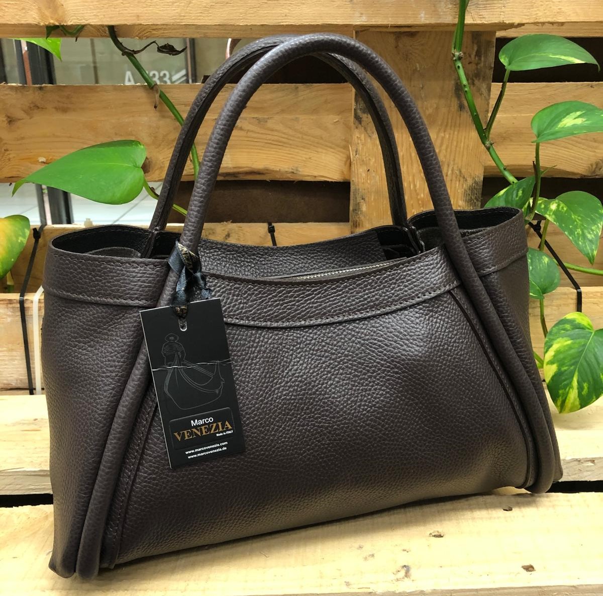 Heinen - Marco Venezia Taschen - Warenhandelsgesellschaft mbH | Angebot: Damen Accessoires, Herren Accessoires, Leather Wear, Sofortprogramme, Orderware | Adresse: Heinen Warenhandels GmbH - Anton-Kux-Str. 2 - 41460 Neuss - Tel: 02131-3134985 - info@marcovenezia.de