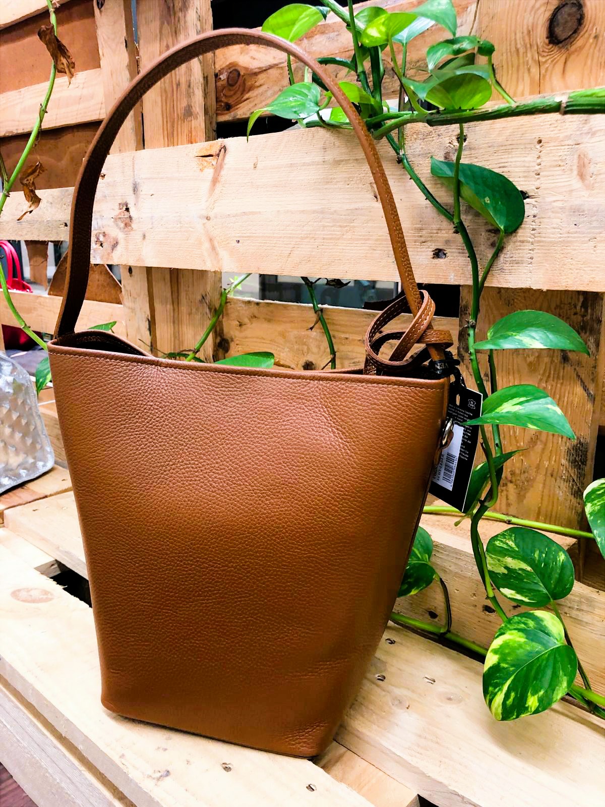 Heinen - Marco Venezia Taschen - Warenhandelsgesellschaft mbH | Modische Handtasche Made in Italy | Artikel-Nr. ALIKA | L-Handtasche | Kategorie: Damentaschen / Umhängetasche / Handtasche | Angebot: Damen Accessoires, Herren Accessoires, Leather Wear, Sofortprogramme, Orderware | Adresse: Heinen Warenhandels GmbH - Anton-Kux-Str. 2 - 41460 Neuss - Tel: 02131-3134985 - info@marcovenezia.de