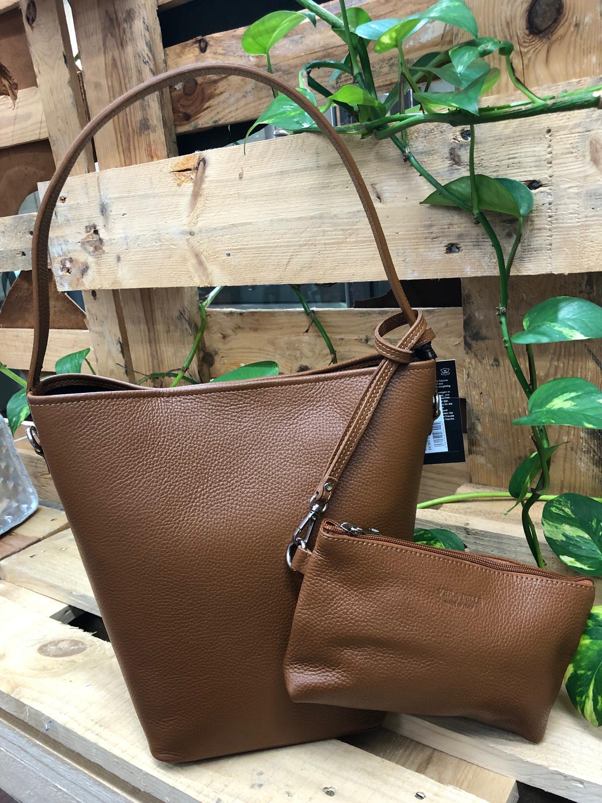 Heinen - Marco Venezia Taschen - Warenhandelsgesellschaft mbH | Kategorie: Damentaschen / Umhängetasche / Handtasche | Angebot: Damen Accessoires, Herren Accessoires, Leather Wear, Sofortprogramme, Orderware | Adresse: Heinen Warenhandels GmbH - Anton-Kux-Str. 2 - 41460 Neuss - Tel: 02131-3134985 - info@marcovenezia.de