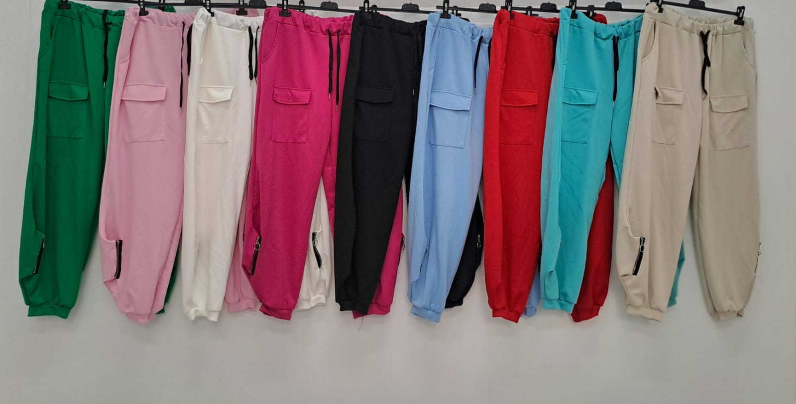 Hier geht's zum Shop von: Catchme UG - DOB - Dreieich | Kategorie: Bekleidung (Ab grose 44) / Hosen | Adresse: Catchme UG - Otto-Hahn Str. 24 - 63303 Dreieich - Tel: +49 (0)6103 – 39891 10 - grossartig9@gmail.com | Angebot: Sofortprogramme, Orderware