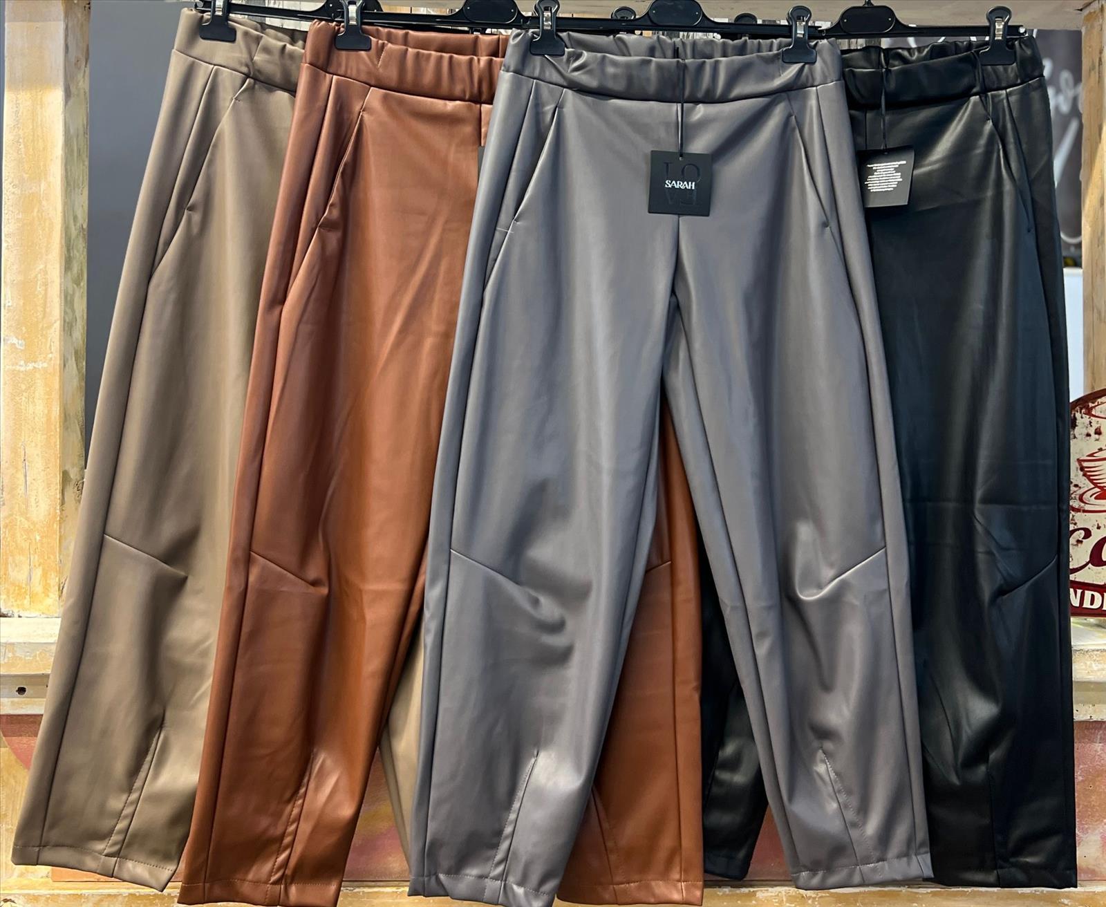 Sarah GmbH - DOB aus Italien | Hose | Artikel-Nr. 750 | Angebot: Damenbekleidung, Damen Accessoires, Große Größen, Young Fashion, Sofortprogramme, Orderware | Adresse: Sarah GmbH - Otto-Hahn-Straße 1 - 63303 Dreieich - Tel: 061039603444 - sarah-aktuell@t-online.de