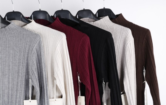 Hier geht's zum Shop von: olluni fashion GmbH - DOB-HAHA-Accessoires-Schuhe-Young-Fashion-Leder-Große Größen - Hamburg | Kategorie: Pullover | Adresse: olluni fashion GmbH - Modering 5, Haus D, 5 Etage - 22457 Hamburg - Tel: 040 55598886 - info@olluni.de | Angebot: Damenbekleidung, Damen Accessoires, Große Größen, Young Fashion, Leather Wear, Sofortprogramme, Orderware