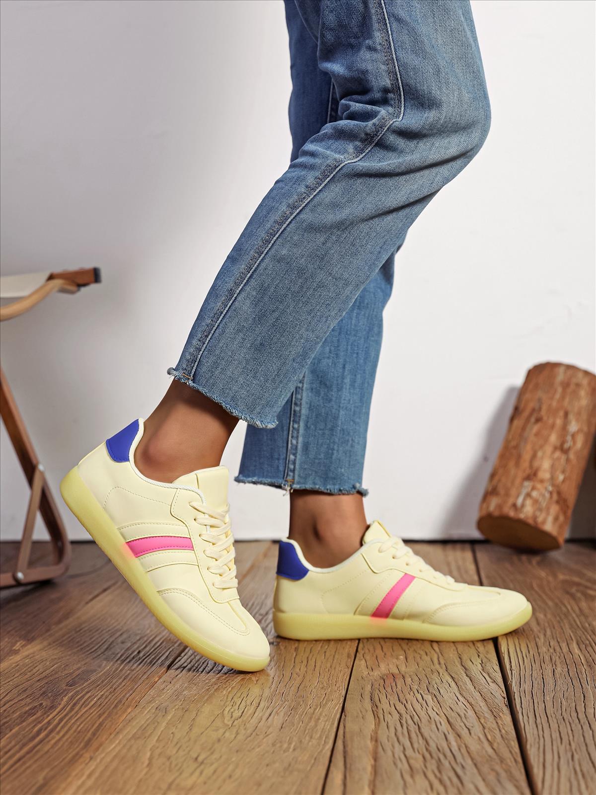 Ala Mode Fashion-DOB;Accessoires;Leather Wear; Young Fashion - Neuss | Kategorie: Schuhe / Sneakers (Lot) | Angebot: Sofortprogramme, Orderware | Adresse: Ala Mode Fashion - Breslauerstr. 8 Raum 113 - 41460 neuss - Tel: 021312091616 - ala-mode@web.de