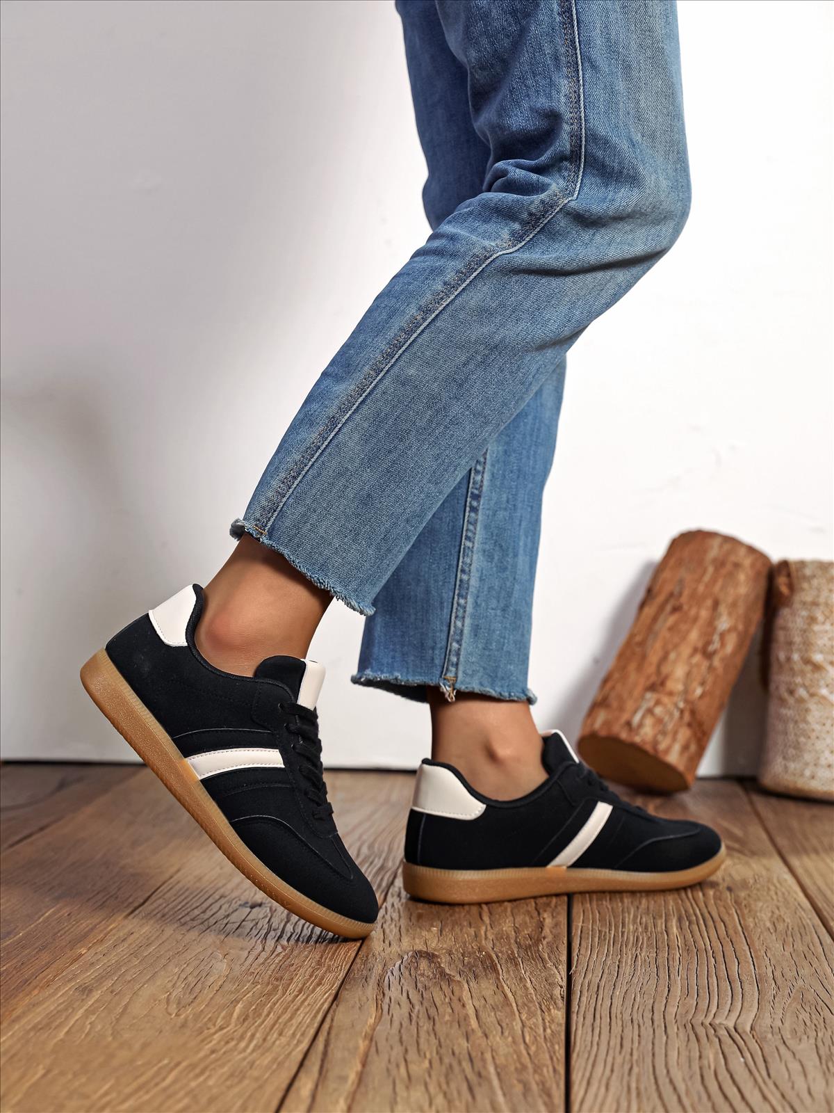 Ala Mode Fashion-DOB;Accessoires;Leather Wear; Young Fashion - Neuss | Kategorie: Schuhe / Sneakers (Lot) | Angebot: Sofortprogramme, Orderware | Adresse: Ala Mode Fashion - Breslauerstr. 8 Raum 113 - 41460 neuss - Tel: 021312091616 - ala-mode@web.de