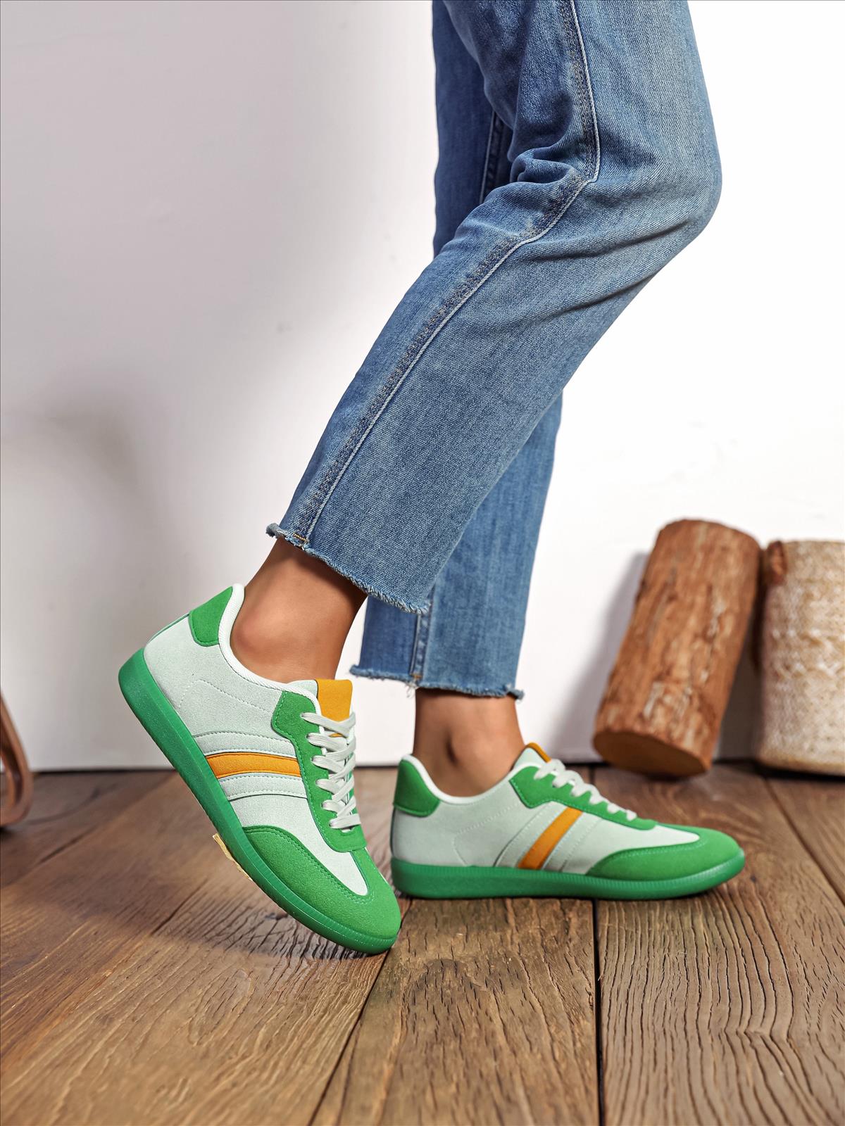 Ala Mode Fashion-DOB;Accessoires;Leather Wear; Young Fashion - Neuss | Kategorie: Schuhe / Sneakers (Lot) | Angebot: Sofortprogramme, Orderware | Adresse: Ala Mode Fashion - Breslauerstr. 8 Raum 113 - 41460 neuss - Tel: 021312091616 - ala-mode@web.de