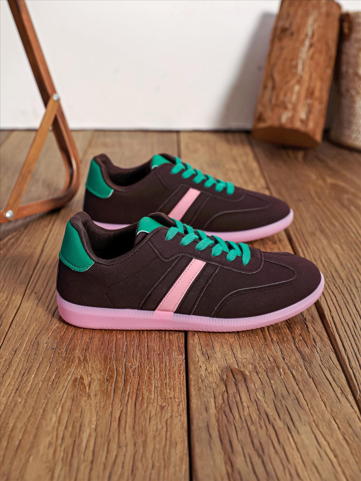 Ala Mode Fashion-DOB;Accessoires;Leather Wear; Young Fashion - Neuss | Kategorie: Schuhe / Sneakers (Lot) | Angebot: Sofortprogramme, Orderware | Adresse: Ala Mode Fashion - Breslauerstr. 8 Raum 113 - 41460 neuss - Tel: 021312091616 - ala-mode@web.de