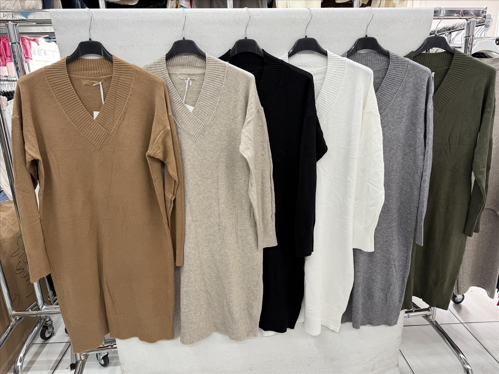 Luna moda GmbH - DOB, Young Fashion - Dreieich | 2 stück | Artikel-Nr. 9327 | kleider | Kategorie: Pullover | Angebot: Sofortprogramme, Orderware | Adresse: Luna moda GmbH - Max-Planck Str. 7 - 63303 Dreieich - Tel: 061032024981 - lunamoda@hotmail.de