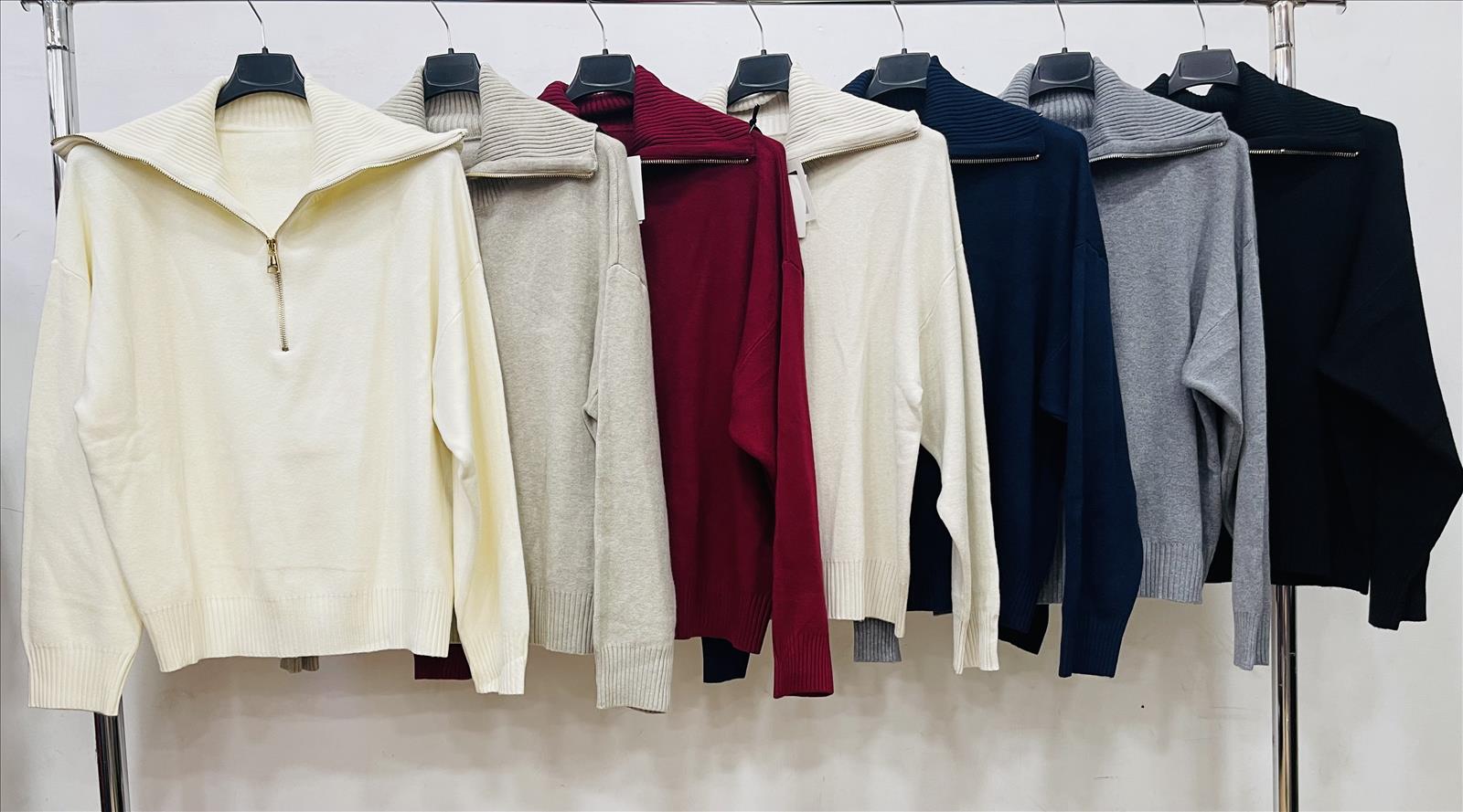 LIVIA GmbH - DOB - Dreieich | Kategorie: PULLOVER | Angebot: Sofortprogramme, Orderware | Adresse: LIVIA GmbH - Max-Planck-Str. 7 - 63303 Dreieich - Tel: 061032028003 - liviamodagmbh@outlook.com