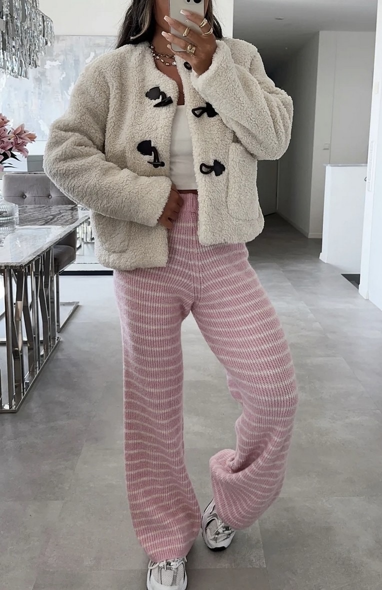 Ala Mode Fashion-DOB;Accessoires;Leather Wear; Young Fashion - Neuss | Artikel-Nr. 24597 | Mantel | Kategorie: Mantel | Angebot: Sofortprogramme, Orderware | Adresse: Ala Mode Fashion - Breslauerstr. 8 Raum 113 - 41460 neuss - Tel: 021312091616 - ala-mode@web.de