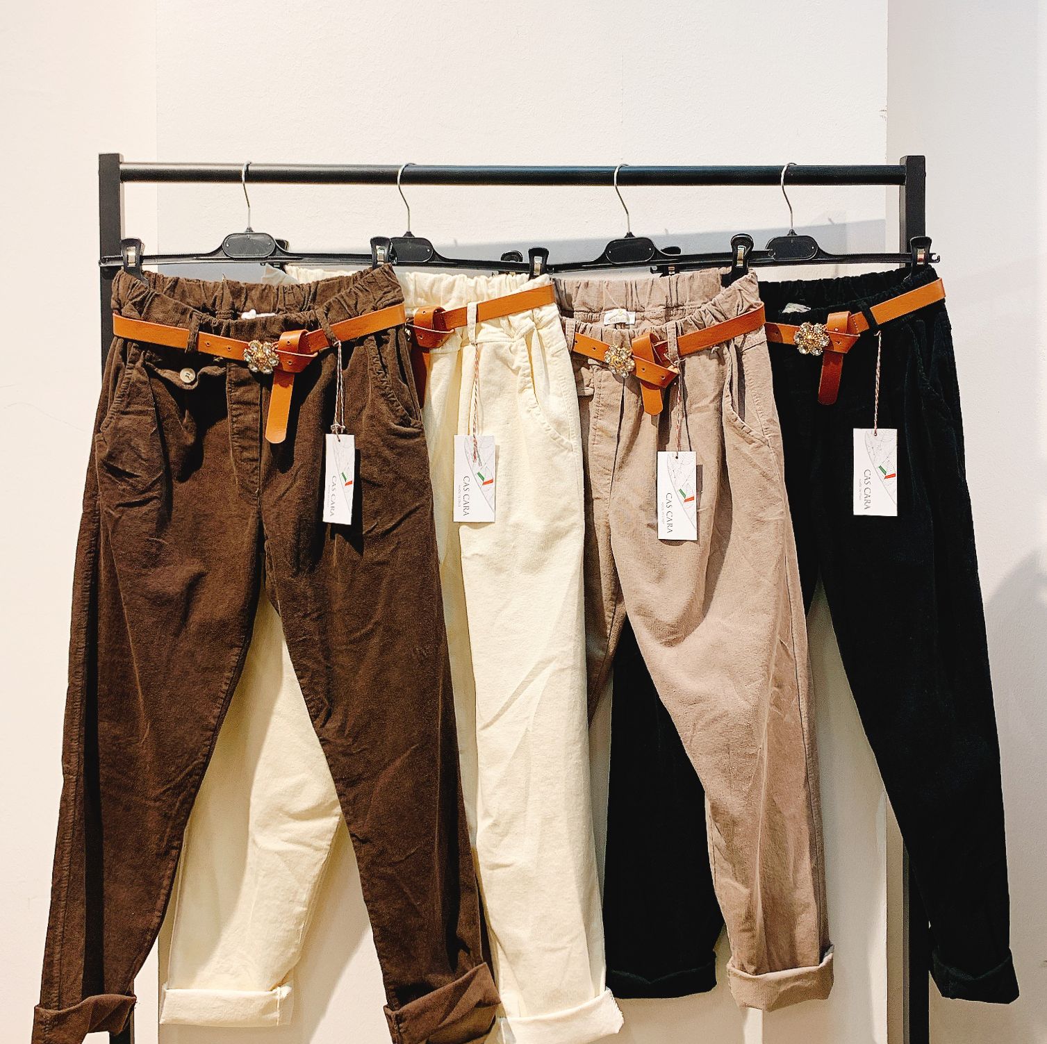 CAS CARA by Cherry´s GmbH - Damenbekleidung Pronto Moda | Artikel-Nr. LY-6363C | HOSE | 98% COTTON2% ELASTOMER | Kategorie: HOSEN | Angebot: Damenbekleidung, Young Fashion, Sofortprogramme, Orderware | Adresse: Cherry´s GmbH - Breslauer Str. 1 - 41460 Neuss - Tel: 021313843120 - cherrysgmbh@gmail.com