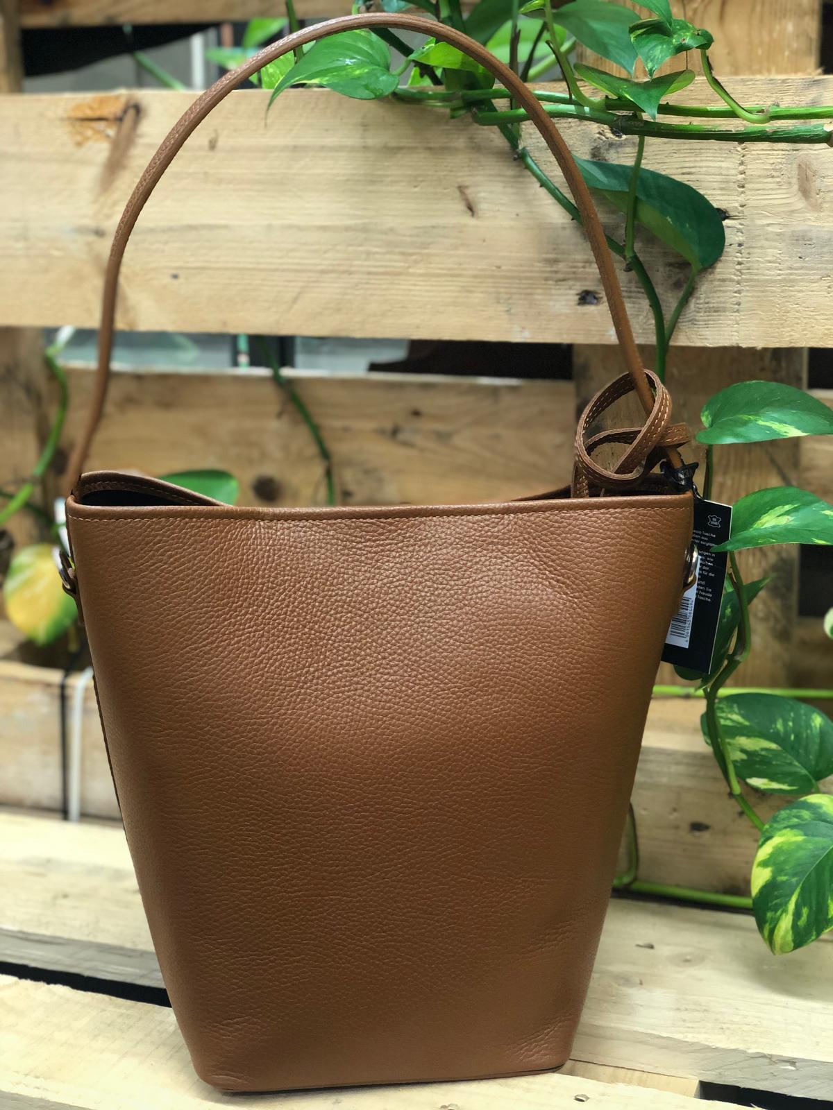 Heinen - Marco Venezia Taschen - Warenhandelsgesellschaft mbH | Kategorie: Damentaschen / Umhängetasche / Handtasche | Angebot: Damen Accessoires, Herren Accessoires, Leather Wear, Sofortprogramme, Orderware | Adresse: Heinen Warenhandels GmbH - Anton-Kux-Str. 2 - 41460 Neuss - Tel: 02131-3134985 - info@marcovenezia.de