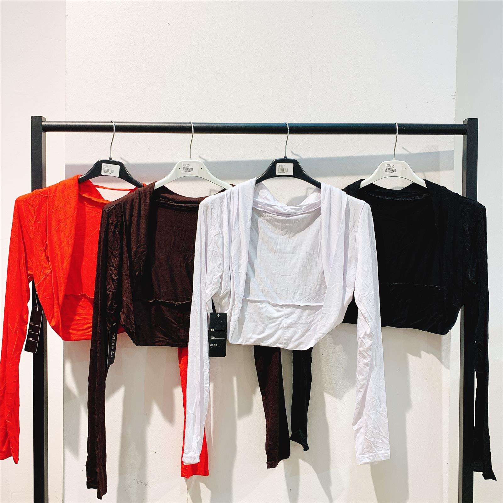 CAS CARA by Cherry´s GmbH - Damenbekleidung Pronto Moda | Artikel-Nr. CAS-0001 | BOLERO | 94% BAUMWOLLE6% ELASTOMER | Kategorie: JACKEN & WESTEN | Angebot: Damenbekleidung, Young Fashion, Sofortprogramme, Orderware | Adresse: Cherry´s GmbH - Breslauer Str. 1 - 41460 Neuss - Tel: 021313843120 - cherrysgmbh@gmail.com