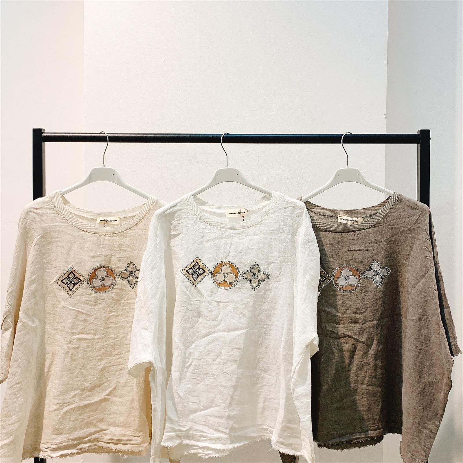 CAS CARA by Cherry´s GmbH - Damenbekleidung Pronto Moda | Artikel-Nr. LY-9776 | TOP | 100% LEINEN | Kategorie: LEINEN/LINO | Angebot: Damenbekleidung, Young Fashion, Sofortprogramme, Orderware | Adresse: Cherry´s GmbH - Breslauer Str. 1 - 41460 Neuss - Tel: 021313843120 - cherrysgmbh@gmail.com