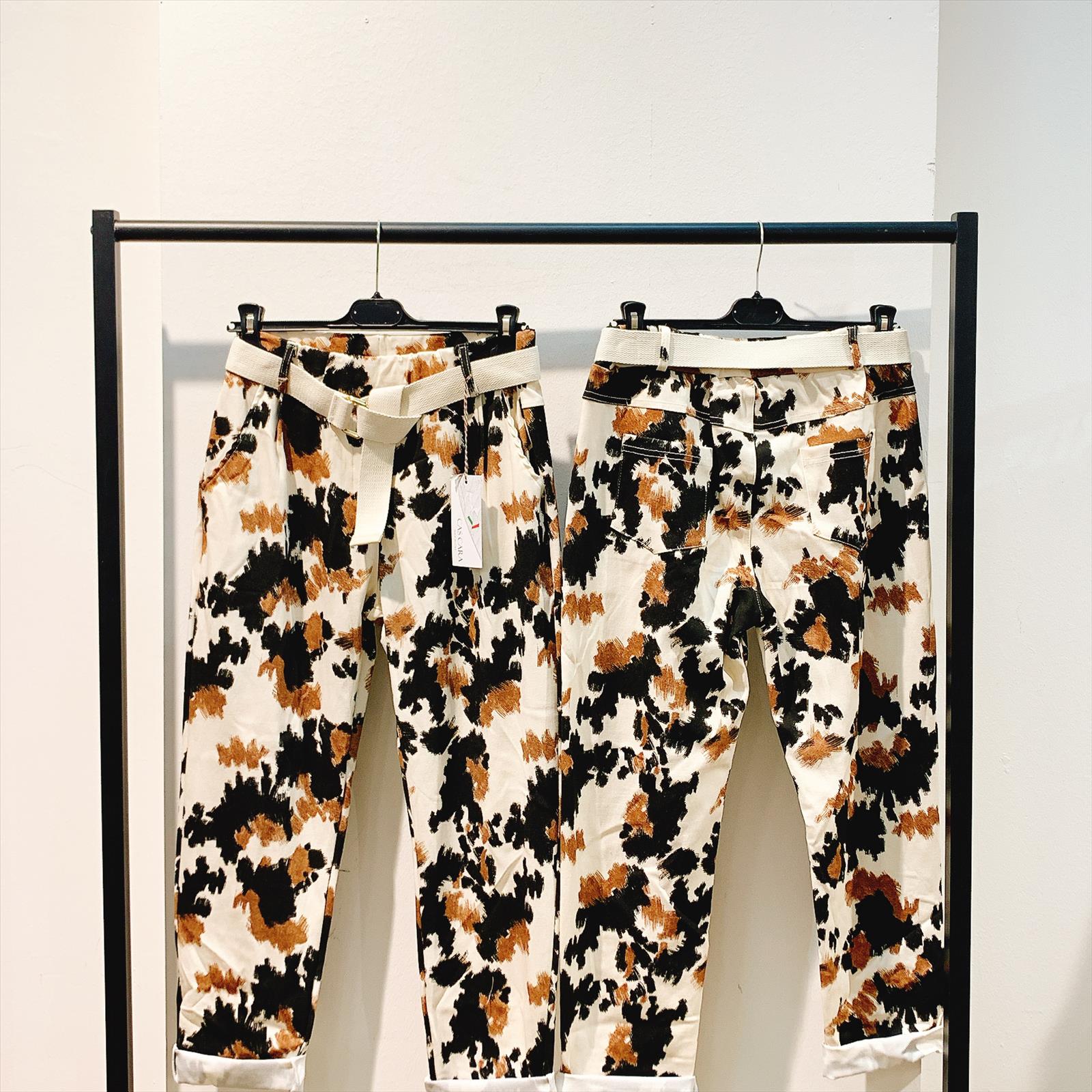 CAS CARA by Cherry´s GmbH - Damenbekleidung Pronto Moda | Artikel-Nr. BW-971240 | HOSE | 77% VISKOS20% NYLON3% ELASTOMER | Kategorie: HOSEN | Angebot: Damenbekleidung, Young Fashion, Sofortprogramme, Orderware | Adresse: Cherry´s GmbH - Breslauer Str. 1 - 41460 Neuss - Tel: 021313843120 - cherrysgmbh@gmail.com