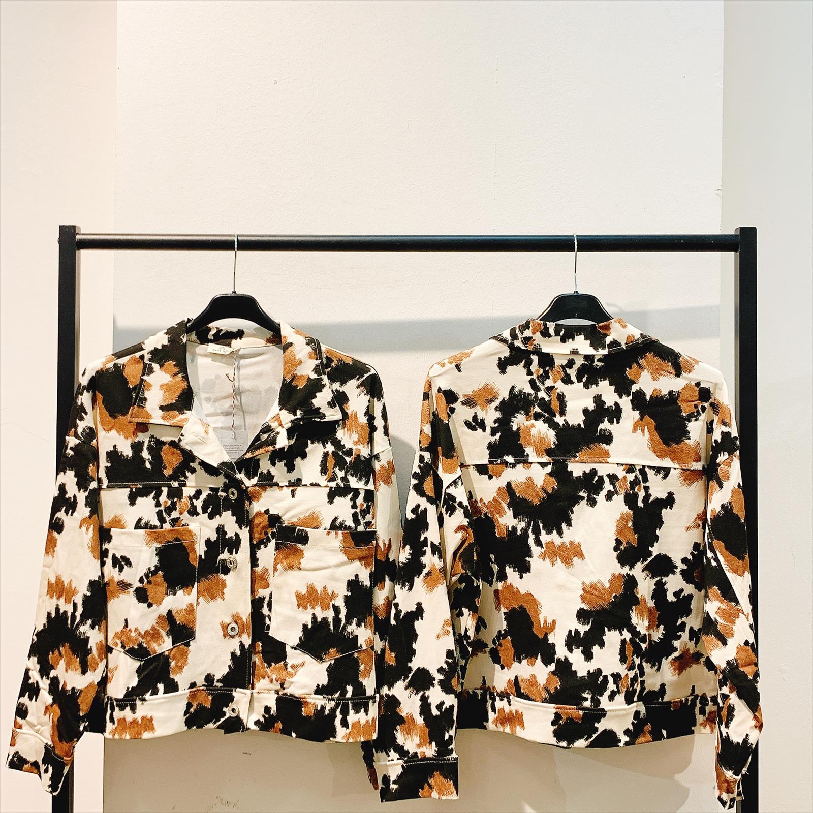 CAS CARA by Cherry´s GmbH - Damenbekleidung Pronto Moda | Artikel-Nr. BW-91210 | JACKE | 77% VISKOS20% NYLON3% ELASTOMER | Kategorie: JACKEN & WESTEN | Angebot: Damenbekleidung, Young Fashion, Sofortprogramme, Orderware | Adresse: Cherry´s GmbH - Breslauer Str. 1 - 41460 Neuss - Tel: 021313843120 - cherrysgmbh@gmail.com