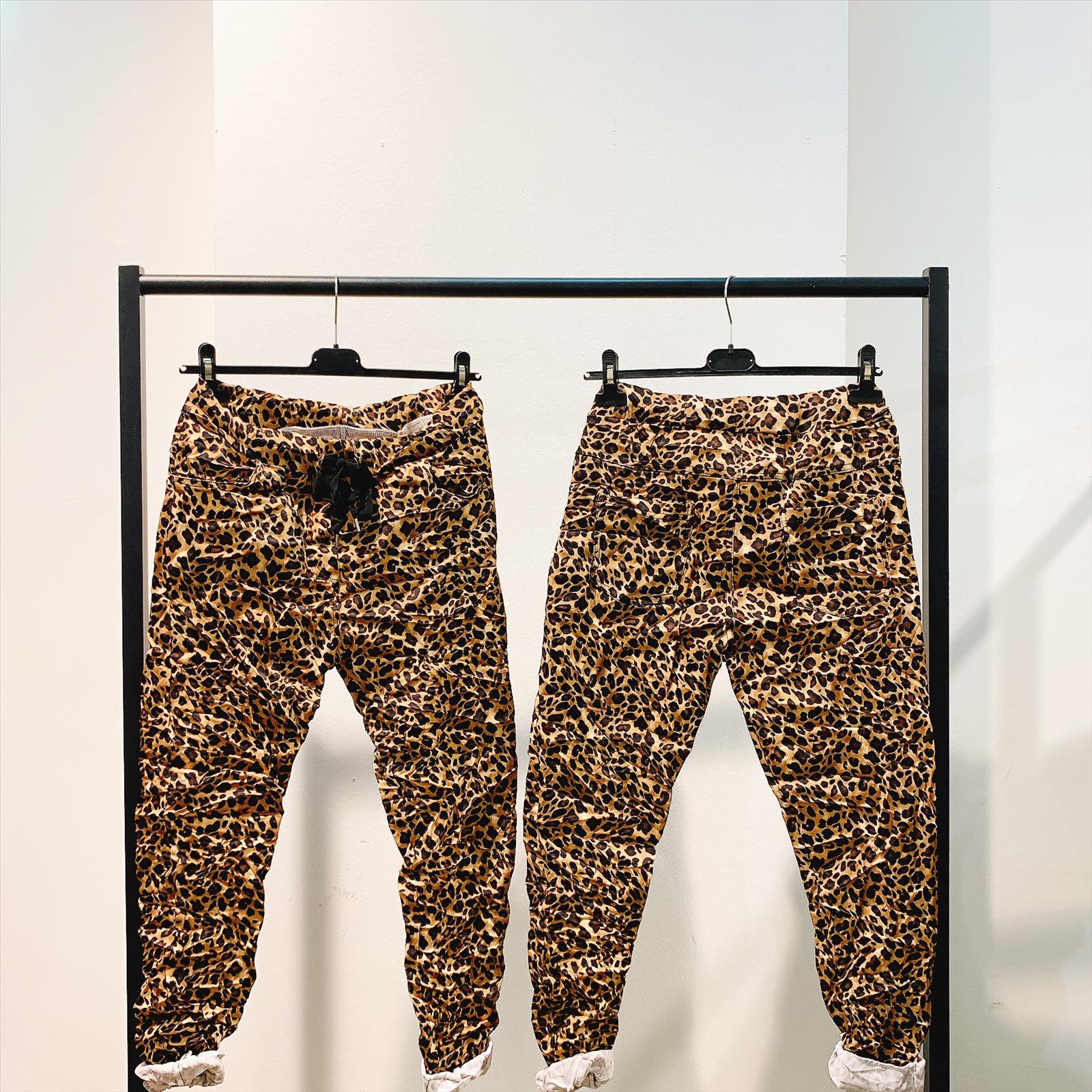 CAS CARA by Cherry´s GmbH - Damenbekleidung Pronto Moda | Artikel-Nr. CR-6175 | HOSE | 100% VISKOS | Kategorie: HOSEN | Angebot: Damenbekleidung, Young Fashion, Sofortprogramme, Orderware | Adresse: Cherry´s GmbH - Breslauer Str. 1 - 41460 Neuss - Tel: 021313843120 - cherrysgmbh@gmail.com