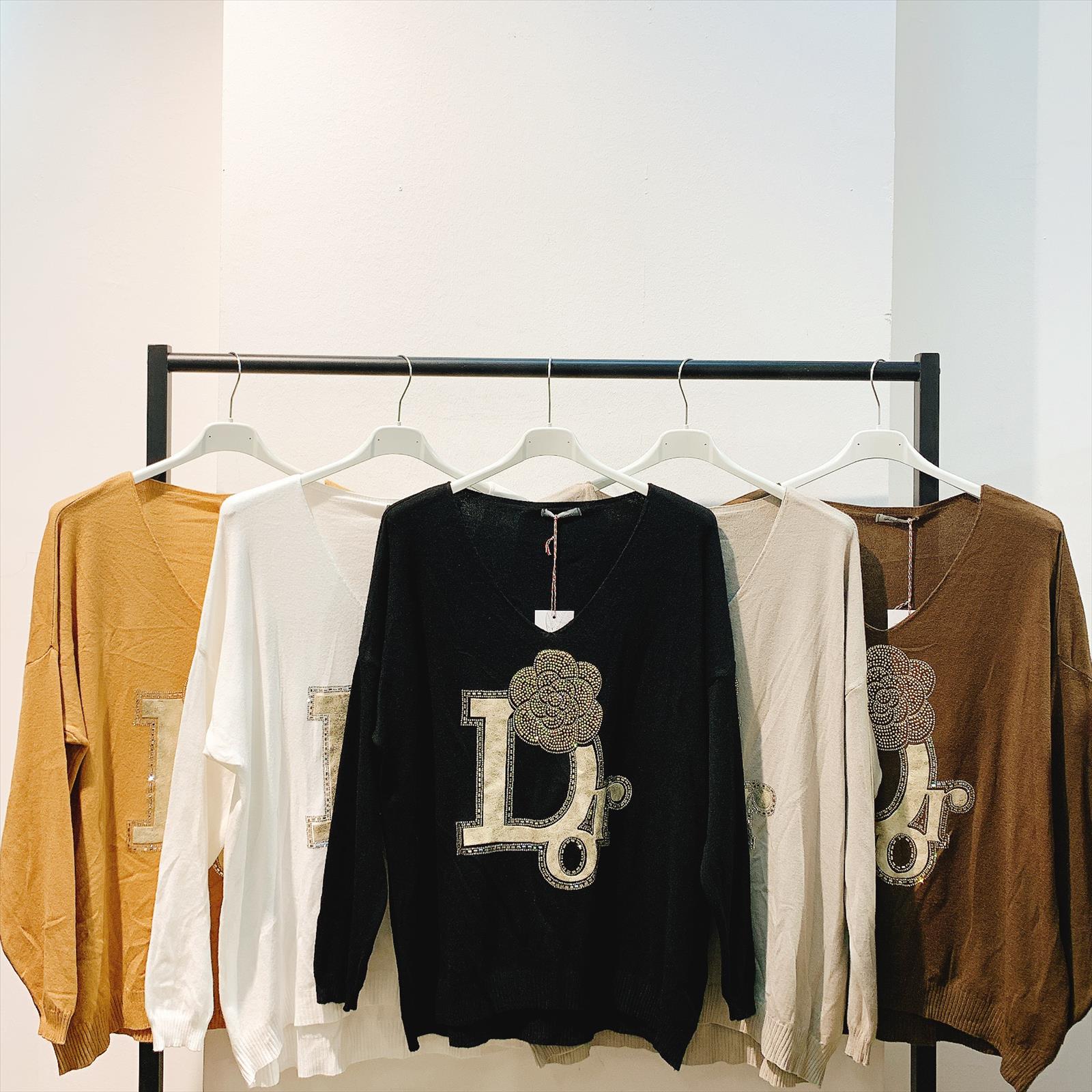 CAS CARA by Cherry´s GmbH - Damenbekleidung Pronto Moda | Artikel-Nr. CR-20011 | PULLOVER | 70% VISKOS25% NYLON5% ELASTOMER | Kategorie: STRICKWAREN / PULLOVER | Angebot: Damenbekleidung, Young Fashion, Sofortprogramme, Orderware | Adresse: Cherry´s GmbH - Breslauer Str. 1 - 41460 Neuss - Tel: 021313843120 - cherrysgmbh@gmail.com