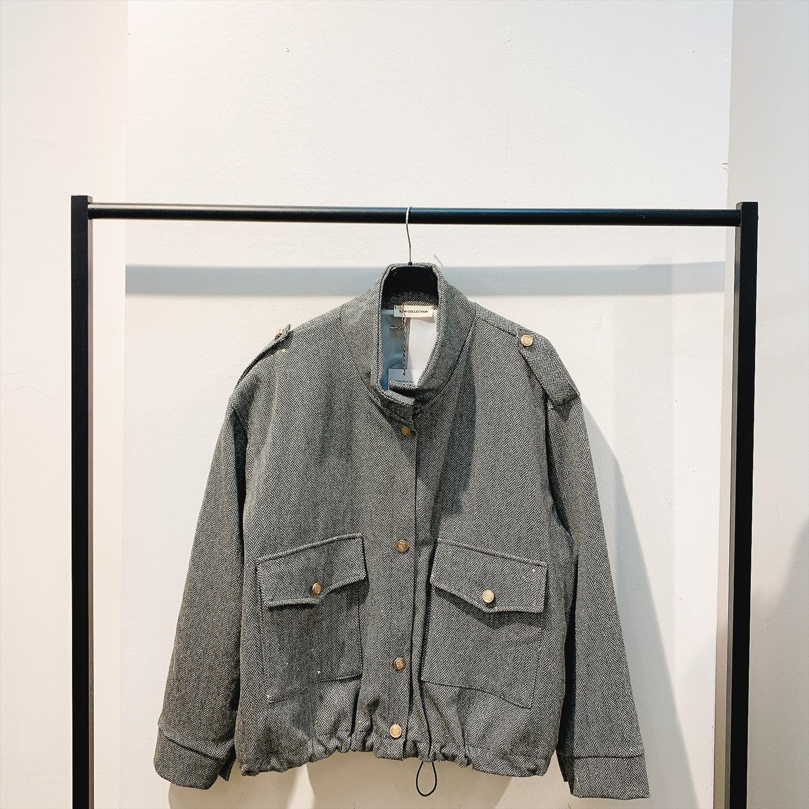 CAS CARA by Cherry´s GmbH - Damenbekleidung Pronto Moda | Artikel-Nr. LY-9849 | JACKE | 5 % VISKOS50% POLYESTER | Kategorie: JACKEN & WESTEN | Angebot: Damenbekleidung, Young Fashion, Sofortprogramme, Orderware | Adresse: Cherry´s GmbH - Breslauer Str. 1 - 41460 Neuss - Tel: 021313843120 - cherrysgmbh@gmail.com