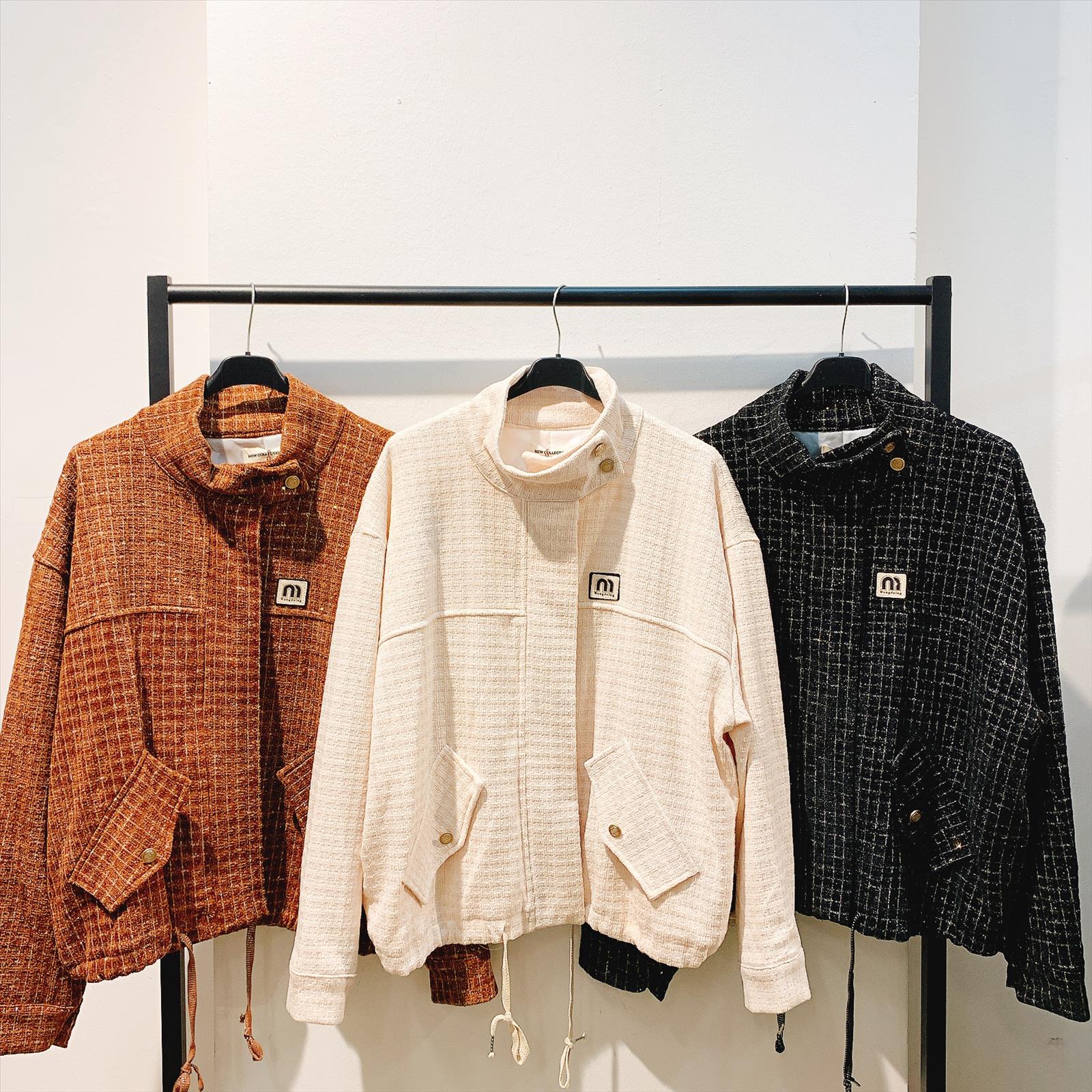 CAS CARA by Cherry´s GmbH - Damenbekleidung Pronto Moda | Artikel-Nr. LY-9858 | JACKE | 80% POLYESTER20% WOLL | Kategorie: JACKEN & WESTEN | Angebot: Damenbekleidung, Young Fashion, Sofortprogramme, Orderware | Adresse: Cherry´s GmbH - Breslauer Str. 1 - 41460 Neuss - Tel: 021313843120 - cherrysgmbh@gmail.com