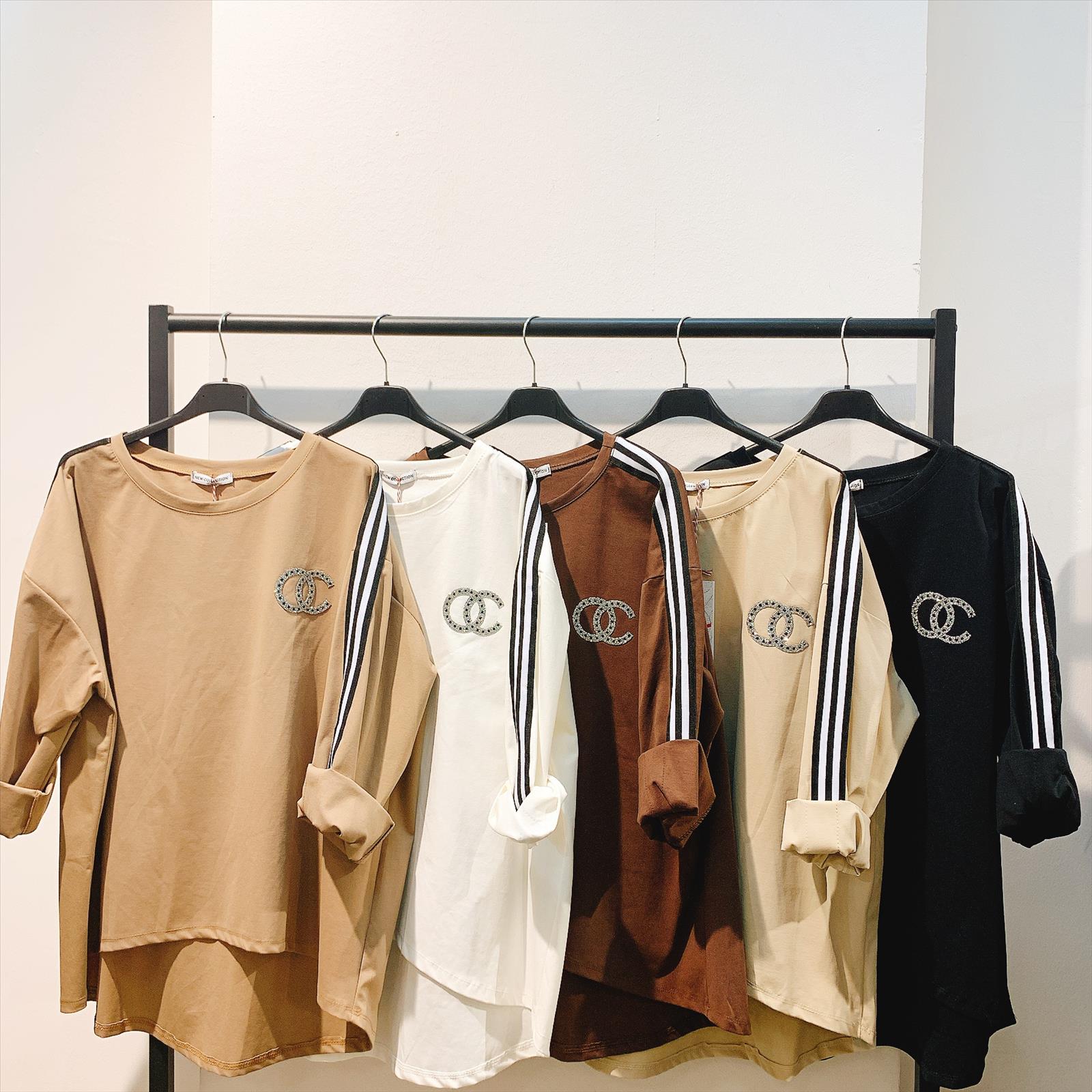 CAS CARA by Cherry´s GmbH - Damenbekleidung Pronto Moda | Artikel-Nr. Z-70123 | SWEATSHIRT | 52% COTTON40% POLYAMID8% ELASTOMER | Kategorie: SWEATSHIRTS | Angebot: Damenbekleidung, Young Fashion, Sofortprogramme, Orderware | Adresse: Cherry´s GmbH - Breslauer Str. 1 - 41460 Neuss - Tel: 021313843120 - cherrysgmbh@gmail.com