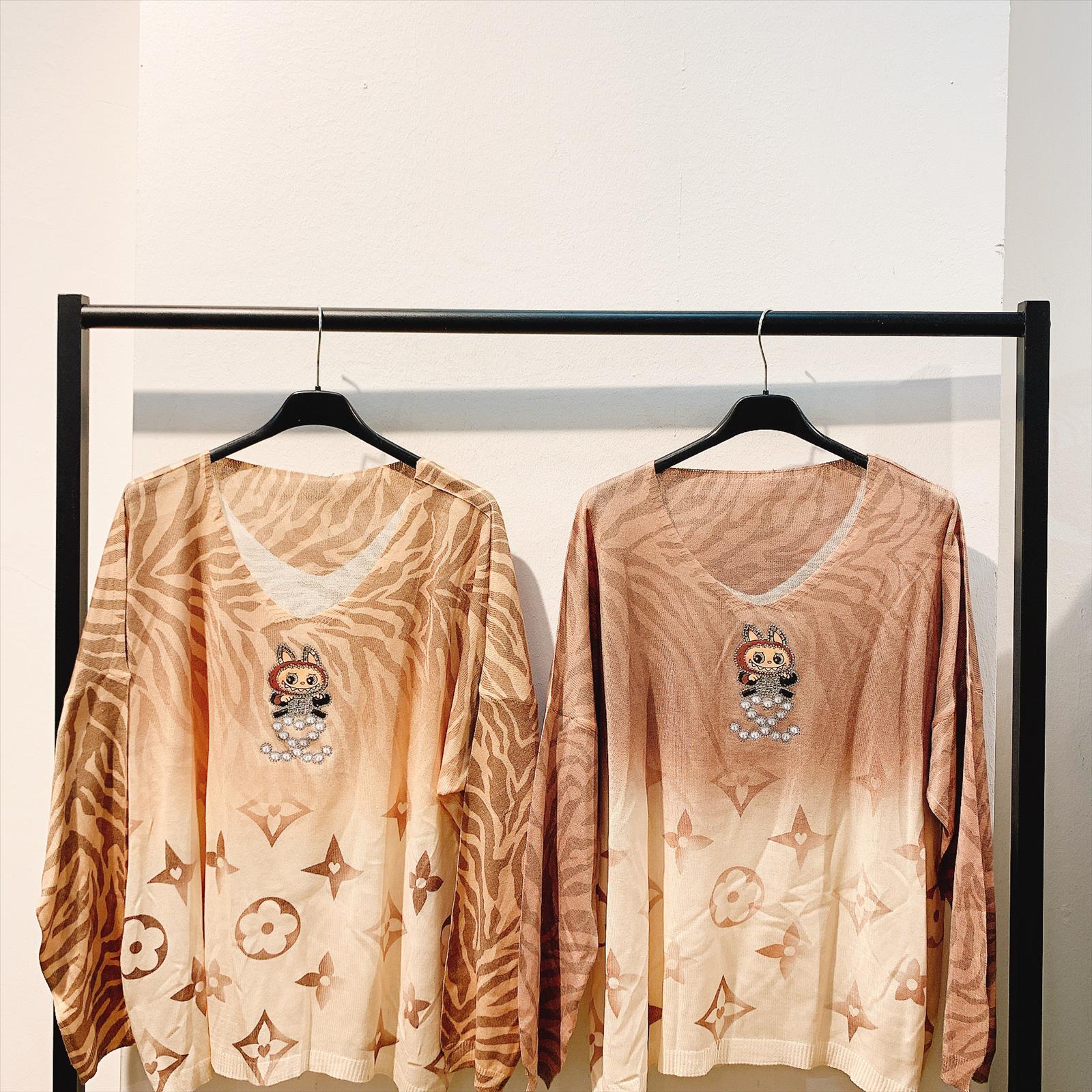 CAS CARA by Cherry´s GmbH - Damenbekleidung Pronto Moda | Artikel-Nr. LY-8001-7 | PULLOVER | 70% VISKOS30% POLYESTER | Kategorie: STRICKWAREN / PULLOVER | Angebot: Damenbekleidung, Young Fashion, Sofortprogramme, Orderware | Adresse: Cherry´s GmbH - Breslauer Str. 1 - 41460 Neuss - Tel: 021313843120 - cherrysgmbh@gmail.com