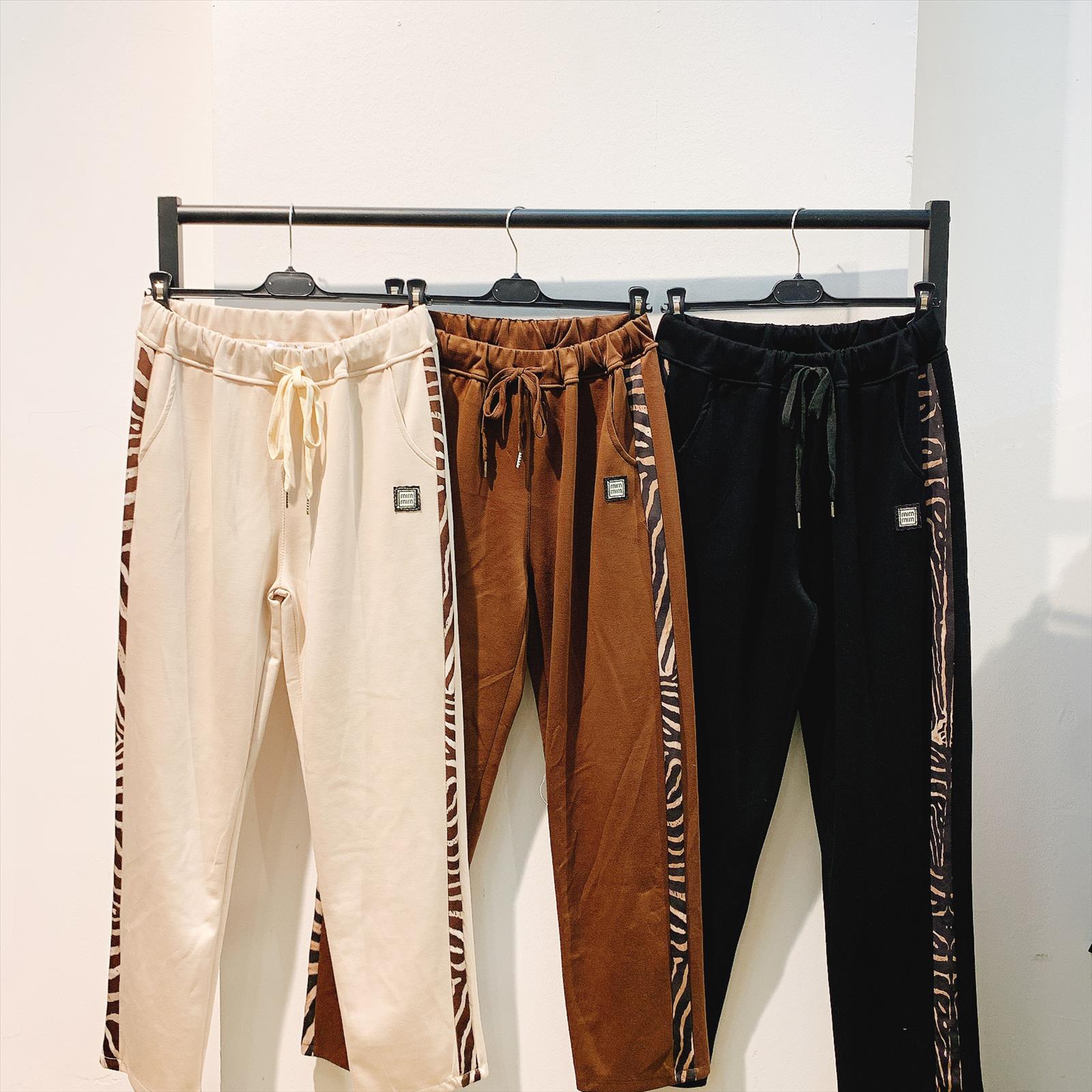 CAS CARA by Cherry´s GmbH - Damenbekleidung Pronto Moda | Artikel-Nr. LY-6377 | HOSE | 60% VISKOS30% POLYESTER10% ELASTOMER | Kategorie: HOSEN | Angebot: Damenbekleidung, Young Fashion, Sofortprogramme, Orderware | Adresse: Cherry´s GmbH - Breslauer Str. 1 - 41460 Neuss - Tel: 021313843120 - cherrysgmbh@gmail.com
