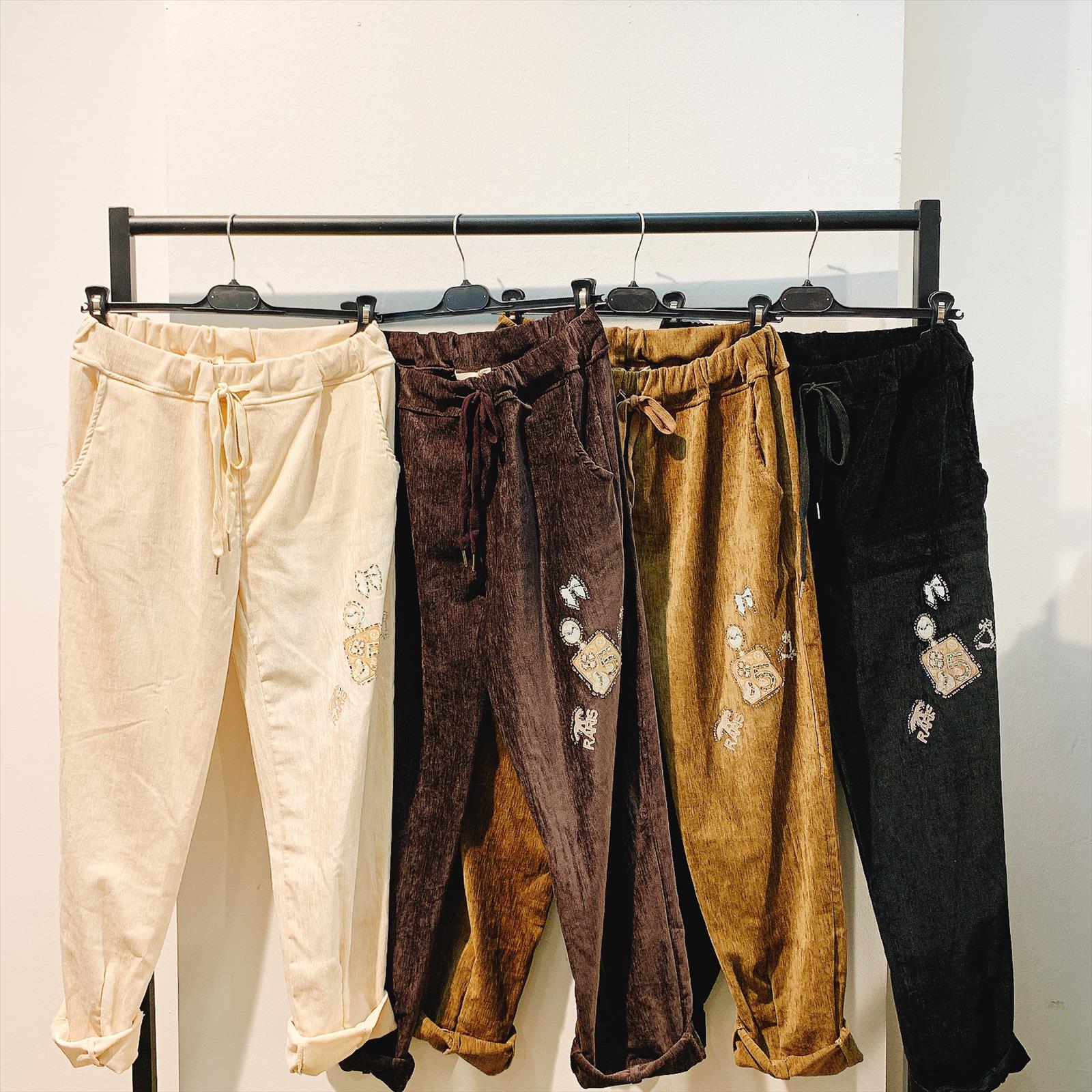CAS CARA by Cherry´s GmbH - Damenbekleidung Pronto Moda | Artikel-Nr. LY-6372 | HOSE | 50% VISKOS40% POLYESTER10% ELASTOMER | Kategorie: HOSEN | Angebot: Damenbekleidung, Young Fashion, Sofortprogramme, Orderware | Adresse: Cherry´s GmbH - Breslauer Str. 1 - 41460 Neuss - Tel: 021313843120 - cherrysgmbh@gmail.com