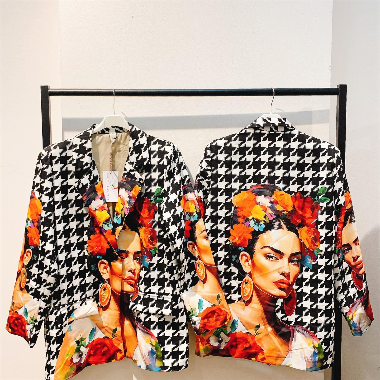 CAS CARA by Cherry´s GmbH - Damenbekleidung Pronto Moda | Artikel-Nr. X-954251 | BLAZER | 100% POLYESTER | Kategorie: BLAZER | Angebot: Damenbekleidung, Young Fashion, Sofortprogramme, Orderware | Adresse: Cherry´s GmbH - Breslauer Str. 1 - 41460 Neuss - Tel: 021313843120 - cherrysgmbh@gmail.com