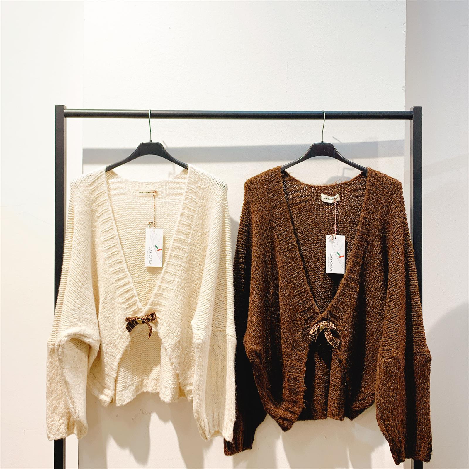 CAS CARA by Cherry´s GmbH - Damenbekleidung Pronto Moda | Artikel-Nr. LY-006 | STRICKJACKEN | 50% ACRYL30% WOOL20% MOHAIR | Kategorie: STRICKWAREN / STRICKJACKEN | Angebot: Damenbekleidung, Young Fashion, Sofortprogramme, Orderware | Adresse: Cherry´s GmbH - Breslauer Str. 1 - 41460 Neuss - Tel: 021313843120 - cherrysgmbh@gmail.com