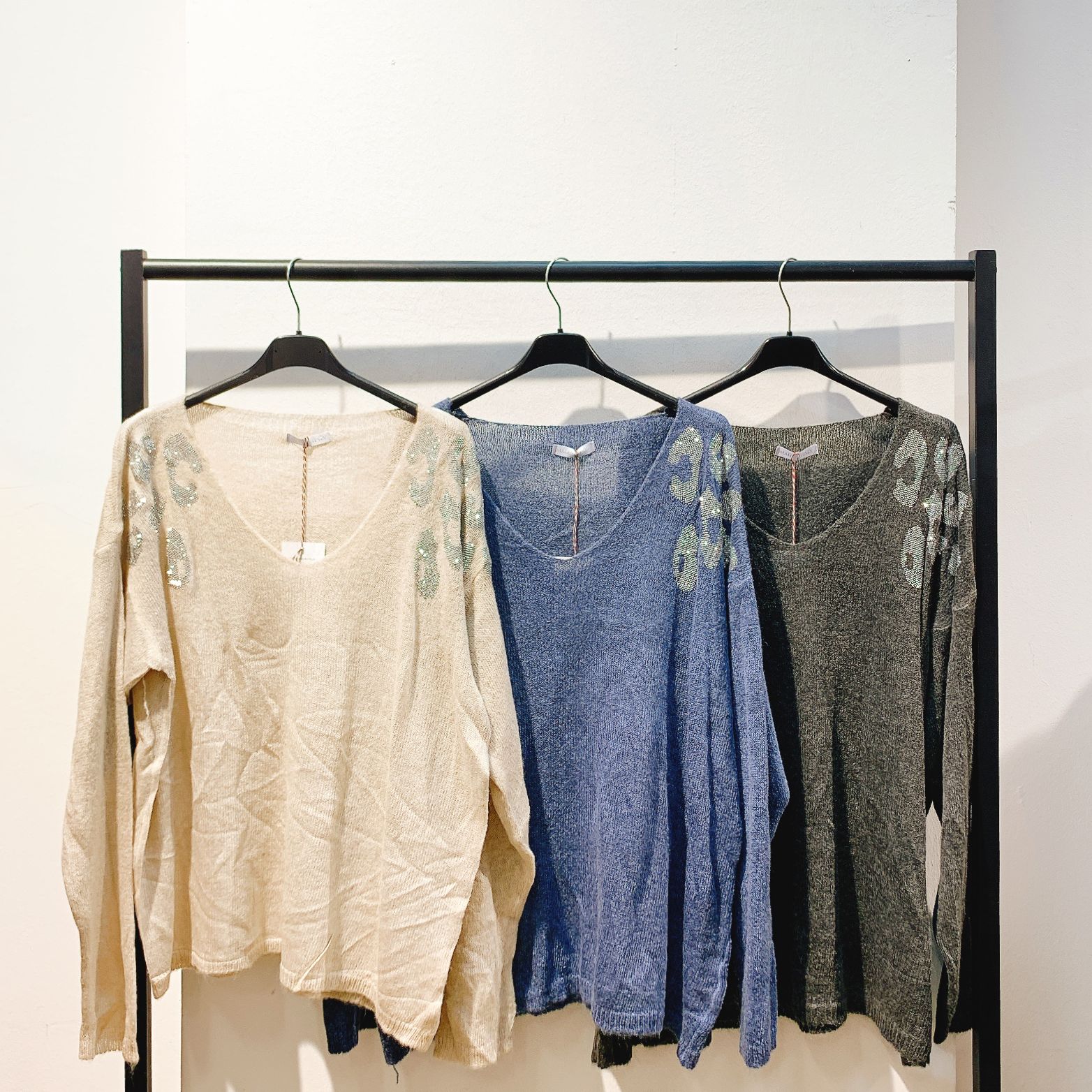CAS CARA by Cherry´s GmbH - Damenbekleidung Pronto Moda | Artikel-Nr. LY-MH001 | PULLOVER | 56% ACRYL30% POLYAMID7% VISKOS7% WOOL | Kategorie: STRICKWAREN / PULLOVER | Angebot: Damenbekleidung, Young Fashion, Sofortprogramme, Orderware | Adresse: Cherry´s GmbH - Breslauer Str. 1 - 41460 Neuss - Tel: 021313843120 - cherrysgmbh@gmail.com