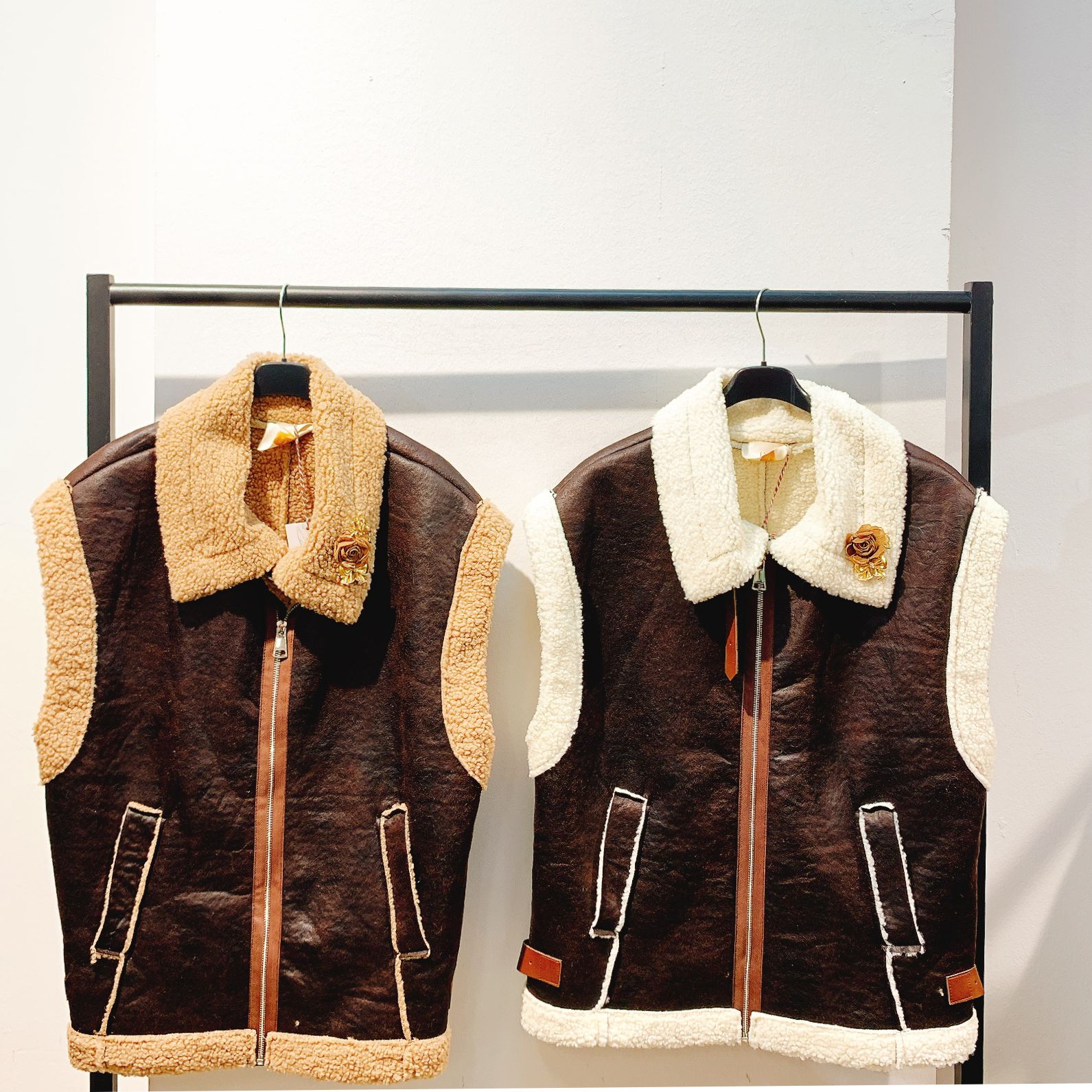 CAS CARA by Cherry´s GmbH - Damenbekleidung Pronto Moda | Artikel-Nr. LY-987 | WESTE | 100% POLYESTER | Kategorie: JACKEN & WESTEN | Angebot: Damenbekleidung, Young Fashion, Sofortprogramme, Orderware | Adresse: Cherry´s GmbH - Breslauer Str. 1 - 41460 Neuss - Tel: 021313843120 - cherrysgmbh@gmail.com