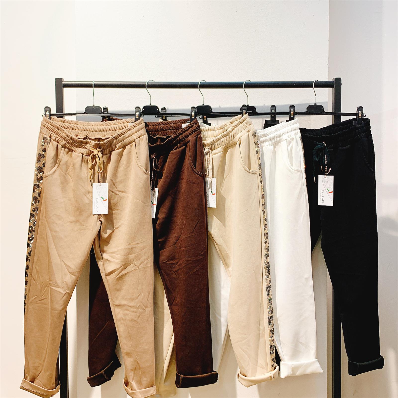 CAS CARA by Cherry´s GmbH - Damenbekleidung Pronto Moda | Artikel-Nr. CR-61969 | HOSE | 50% VISKOS45% POLYESTER5% ELASTOMER | Kategorie: HOSEN | Angebot: Damenbekleidung, Young Fashion, Sofortprogramme, Orderware | Adresse: Cherry´s GmbH - Breslauer Str. 1 - 41460 Neuss - Tel: 021313843120 - cherrysgmbh@gmail.com