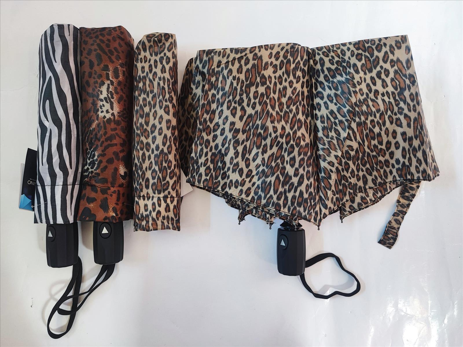 Hier geht's zum Shop von: Susino Germany GmbH - Regenschirme, Rucksäcke, Koffer, Bademoden | Kategorie: Tiermotiv - Leopard u. Zebra | Adresse: Susino Germany GmbH - Otto-Hahn-Str. 35 - 63303 Dreieich - Tel: 06103-3103592 - info@susino.de | Angebot: Damen Accessoires, Herren Accessoires, Beach Wear, Young Fashion, Leather Wear, Sofortprogramme
