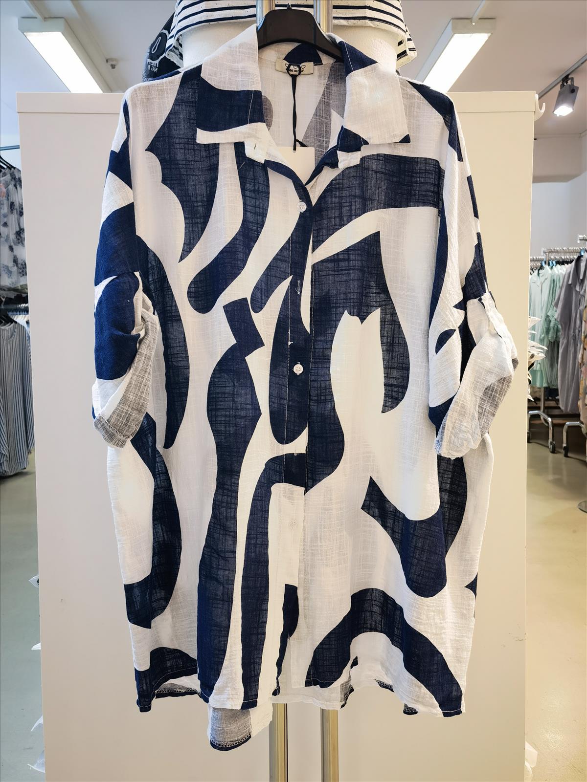 Hier geht's zum Shop von: KaiXuan Mode GmbH - DOB, Young Fashion - Hamburg | Dunkelblau | Kategorie: Bluse Leinen | Adresse: KaiXuan Mode GmbH - Modering 3 Haus B Raum 338 - 22457 Hamburg - Tel: 040-58964150 - shixiongwei1@163.com | Angebot: Damenbekleidung, Herrenbekleidung, Damen Accessoires, Große Größen, Young Fashion, Sofortprogramme, Orderware