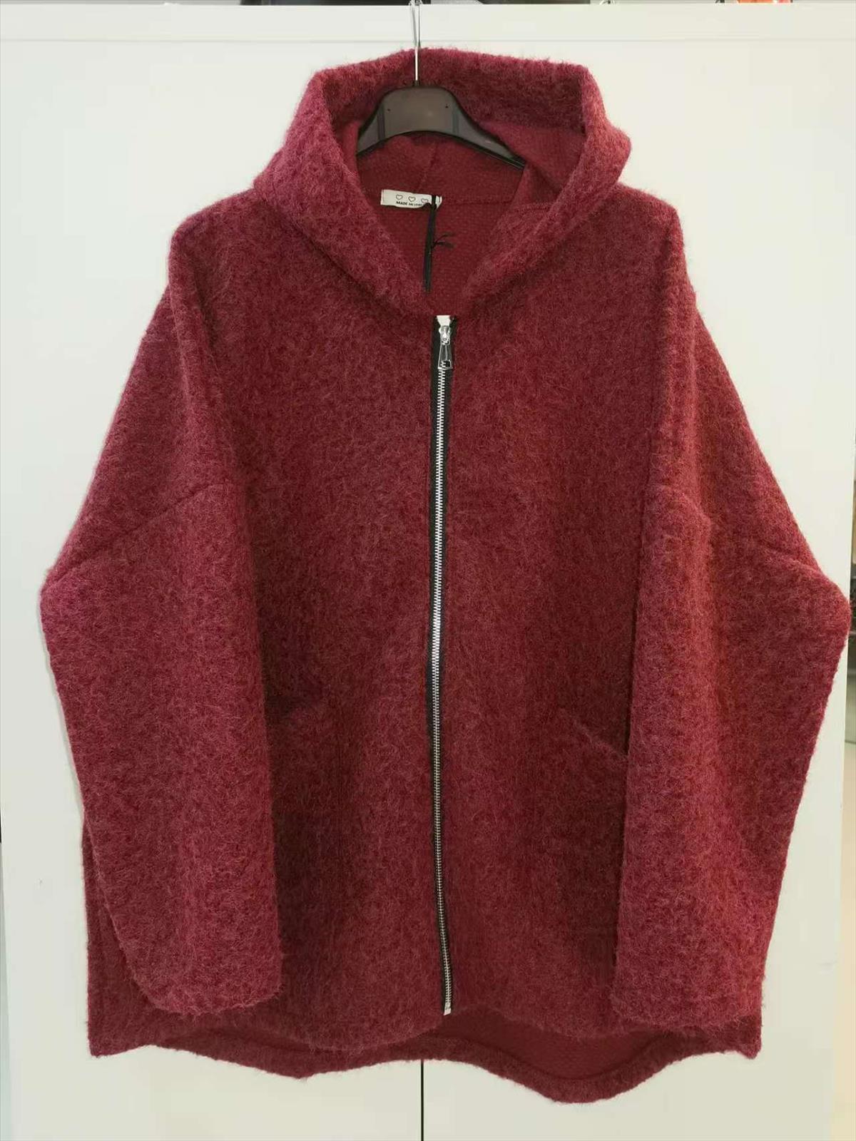 KaiXuan Mode GmbH - DOB, Young Fashion - Hamburg | Weinrot | Kategorie: Mantel - Jacke | Angebot: Damenbekleidung, Herrenbekleidung, Damen Accessoires, Große Größen, Young Fashion, Sofortprogramme, Orderware | Adresse: KaiXuan Mode GmbH - Modering 3 Haus B Raum 338 - 22457 Hamburg - Tel: 040-58964150 - shixiongwei1@163.com