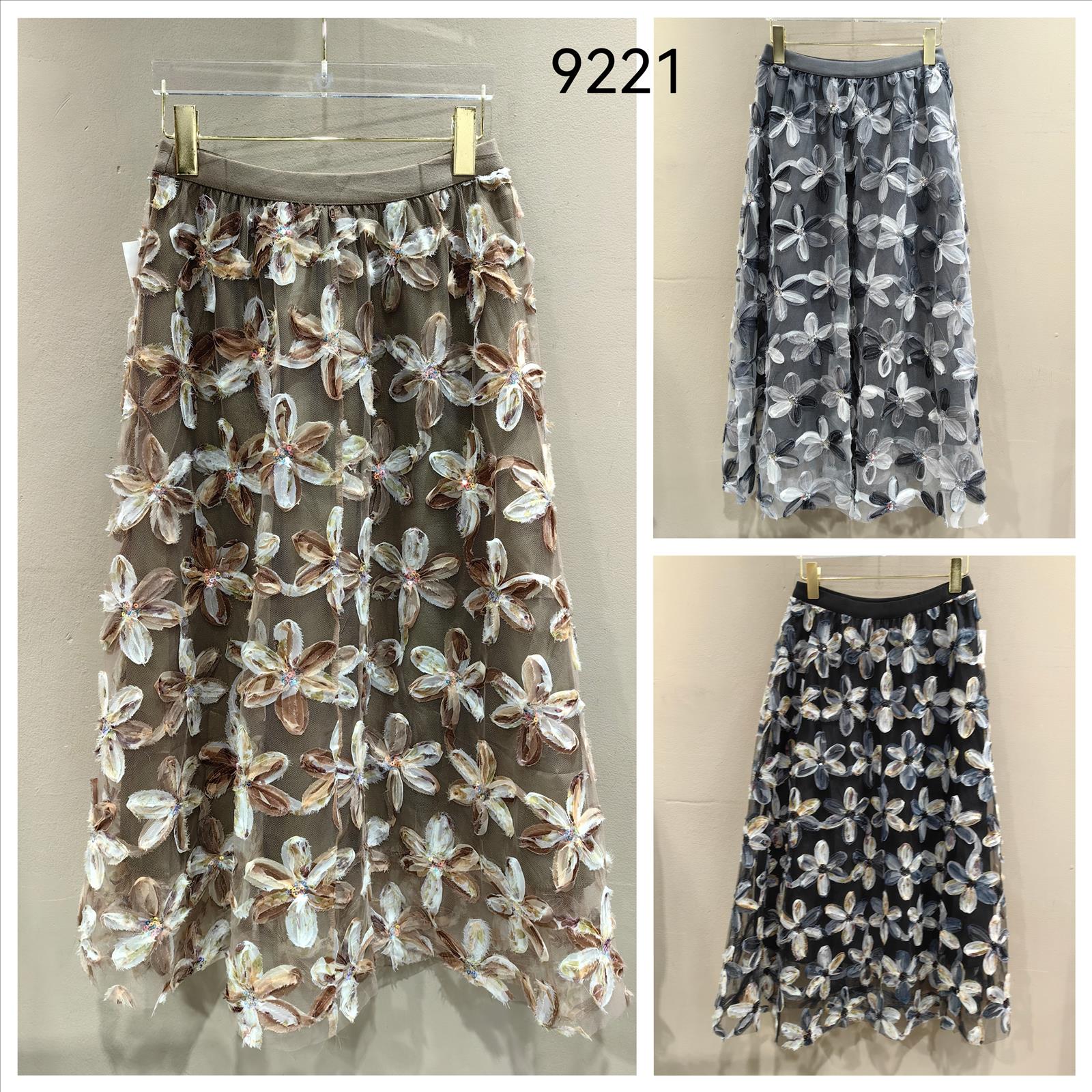 Miss Furs GmbH - MISS FURS Damenmode - Accessoires, Sportswear, Jeans, Tops, Bags | Artikel-Nr. H9221 | Rock | Kategorie: Bekleidung / Röcke | Angebot: Damenbekleidung, Damen Accessoires, Young Fashion, Sofortprogramme, Orderware | Adresse: Miss Furs GmbH - Breslauer Str. 8 - 41460 Neuss - Tel: 02131-3165333 - info@missfurs.de