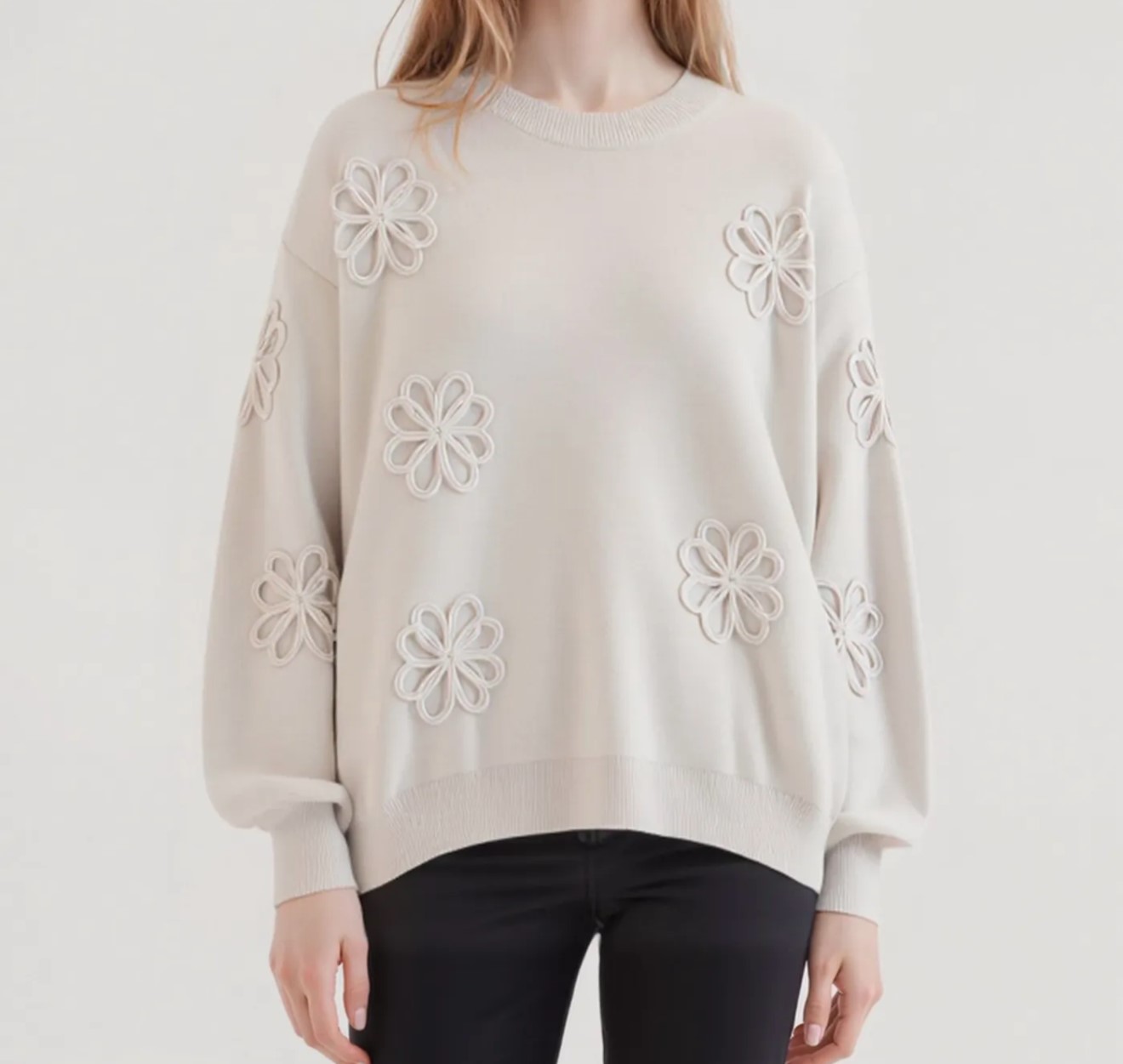 LB new fashion GmbH & Co KG - DOB, Accessoires, Young Fashion, Big Sizes - Eschborn | Pullover mit Blumen | Artikel-Nr. 86142 | Pullover Blumen | Pullover mit aufgenähten Blumen legere Form 51% Viscose, 28% Polyester, 21% Nylon | Kategorie: Pullover | Angebot: Sofortprogramme, Orderware | Adresse: LB new fashion GmbH & Co KG - Kölner Str. 1 - 65760 Eschborn - Tel: 06196/7730740 - lbfashion24@gmail.com
