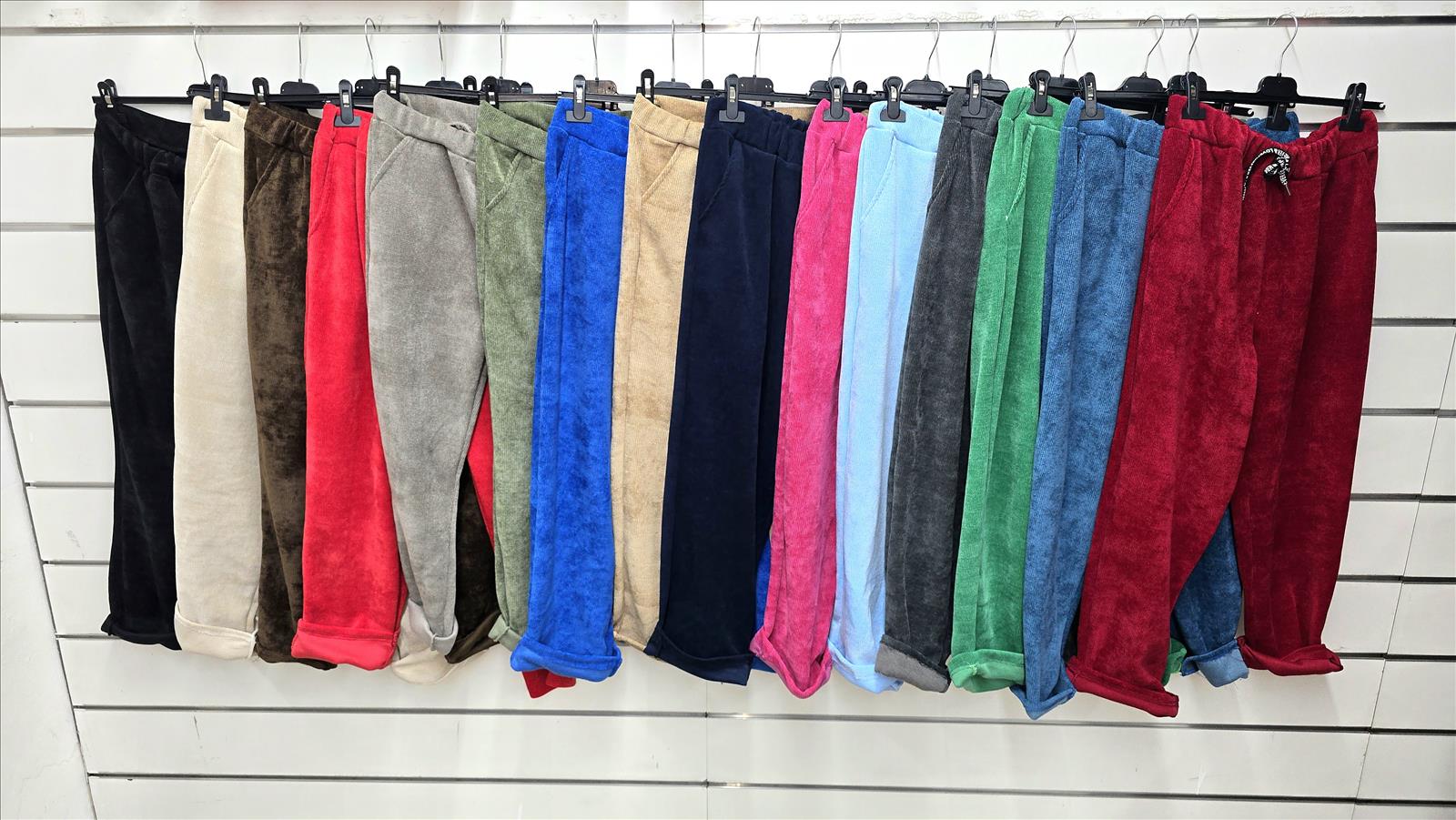 Noor Fashion - DOB;HAKA;Young Fashion - Dreieich | Kategorie: Damen Hose | Angebot: Sofortprogramme, Orderware | Adresse: Noor Fashion - Otto-Hahn-Str. 6 - 63303 Dreieich - Tel: +49 6103 371505 - noorfashion@web.de