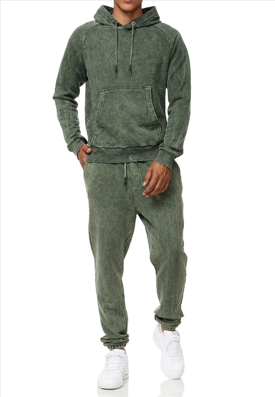 Rusty Neal - Rocas GmbH (Jeans, Young Fashion) - Jeans, Pullover, T-Shirts, Sweatshirts, Longshirts | 2er Set Washed Jogging Anzug | Artikel-Nr. 19160_14032 | Jogging-Anzug | MARKE Rusty Neal PASSFORM Regular Fit MATERIAL 100% Baumwolle GEWICHT 1400 gr HERSTELLUNGSLAND Türkei KRAGENFORM Kapuze BESONDERE MERKMALE Verwaschen | Kategorie: Sweatshirt / JOGGING-ANZUG | Angebot: Herrenbekleidung, Herren Accessoires, Young Fashion, Sofortprogramme, Orderware | Adresse: Rocas GmbH - Weselerstr. 115 - 47608 Geldern - Tel: 0157 / 50996802 - info@rustyneal.de