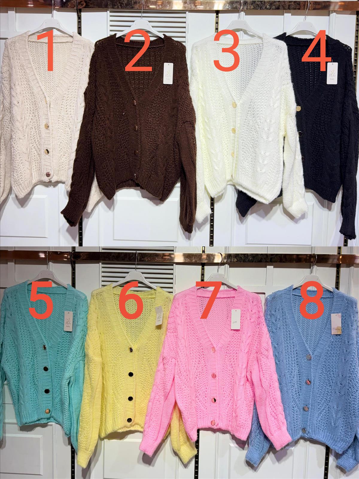 Miss Furs GmbH - MISS FURS Damenmode - Accessoires, Sportswear, Jeans, Tops, Bags | Angebot: Damenbekleidung, Damen Accessoires, Young Fashion, Sofortprogramme, Orderware | Adresse: Miss Furs GmbH - Breslauer Str. 8 - 41460 Neuss - Tel: 02131-3165333 - info@missfurs.de