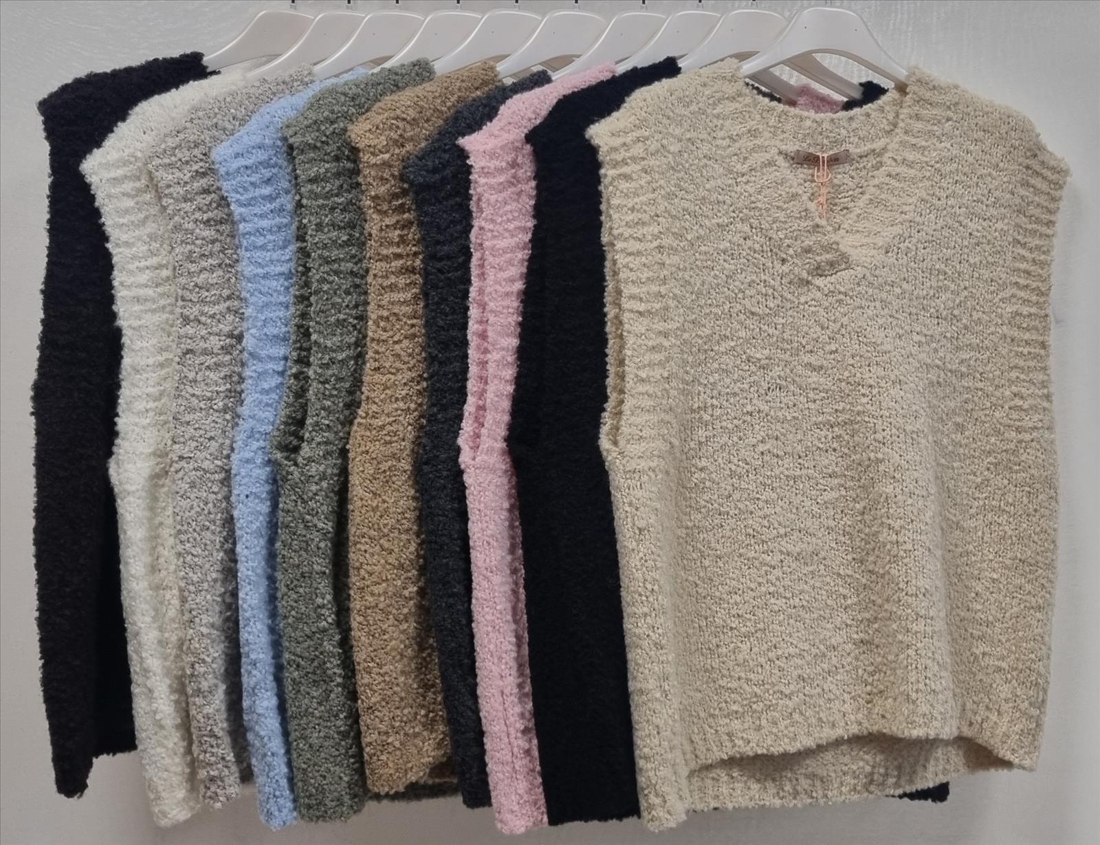 Hier geht's zum Shop von: Macco Moda GmbH Le Bonbon - DOB - Neuss | Kategorie: Pullover | Adresse: Macco Moda GmbH - Le Bonbon - Anton-Kux-Str. 2 B201 - 41460 Neuss - Tel: +49 17680315577 - maccomoda@outlook.com | Angebot: Damenbekleidung, Damen Accessoires, Herren Accessoires, Große Größen, Young Fashion, Sofortprogramme, Orderware