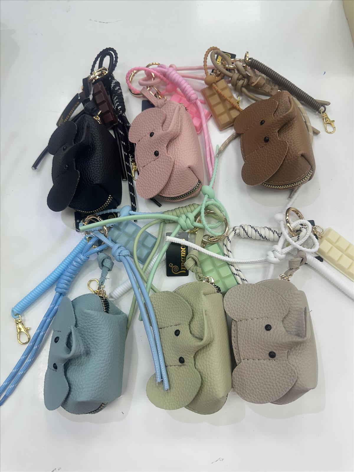 Huada Import-Export GmbH -DOB, Taschen, Schuhe, Accessoires | Artikel-Nr. D003 | Schlüsselanhänger mit Elepant | Kategorie: Schlüsselanhänger | Angebot: Damenbekleidung, Damen Accessoires, Herren Accessoires, Schuhe, Young Fashion, Leather Wear | Adresse: Huada Import-Export GmbH - Raum B014 - Anton-Kux-Strasse 2 - 41460 Neuss - Tel: 021317188938 - huada8168@hotmail.com