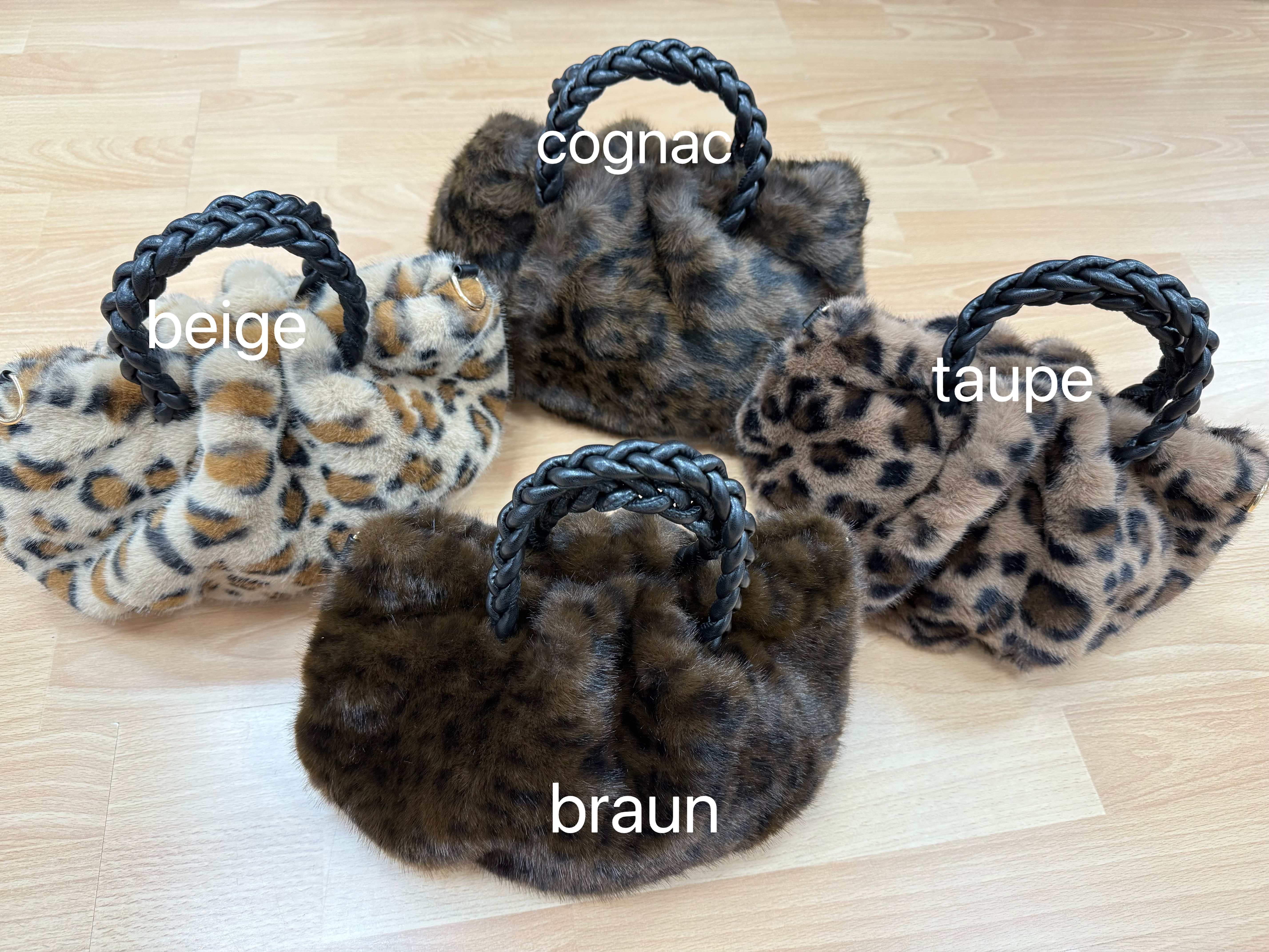 Dong Feng - Accessoires für Damen | Artikel-Nr. 20250912 | Tasche Kunstfell | Kategorie: Taschen | Angebot: Damenbekleidung, Damen Accessoires, Herren Accessoires, Sofortprogramme | Adresse: Dong Feng - Otto-Hahn-Straße 17 - 63303 Dreieich - Tel: 06103 8701688 - dongfeng@hotmail.de