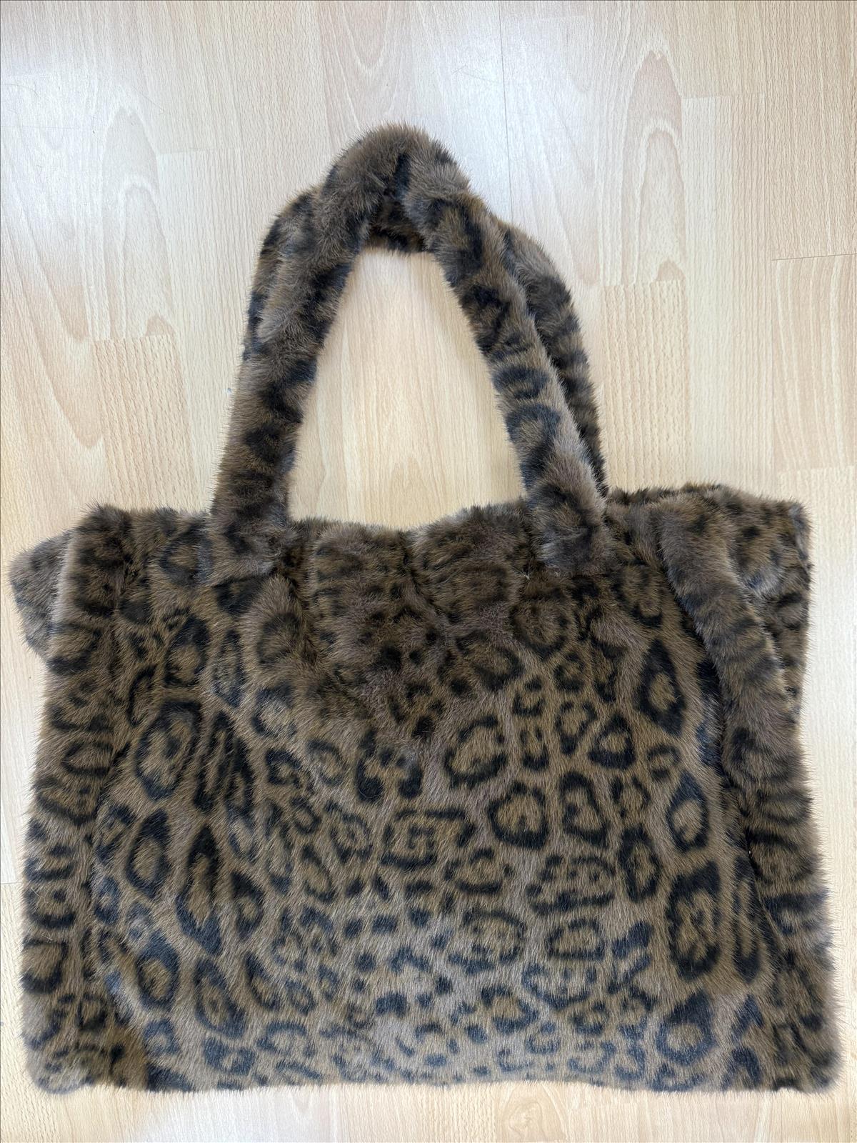 Dong Feng - Accessoires für Damen | Kategorie: Taschen | Angebot: Damenbekleidung, Damen Accessoires, Herren Accessoires, Sofortprogramme | Adresse: Dong Feng - Otto-Hahn-Straße 17 - 63303 Dreieich - Tel: 06103 8701688 - dongfeng@hotmail.de