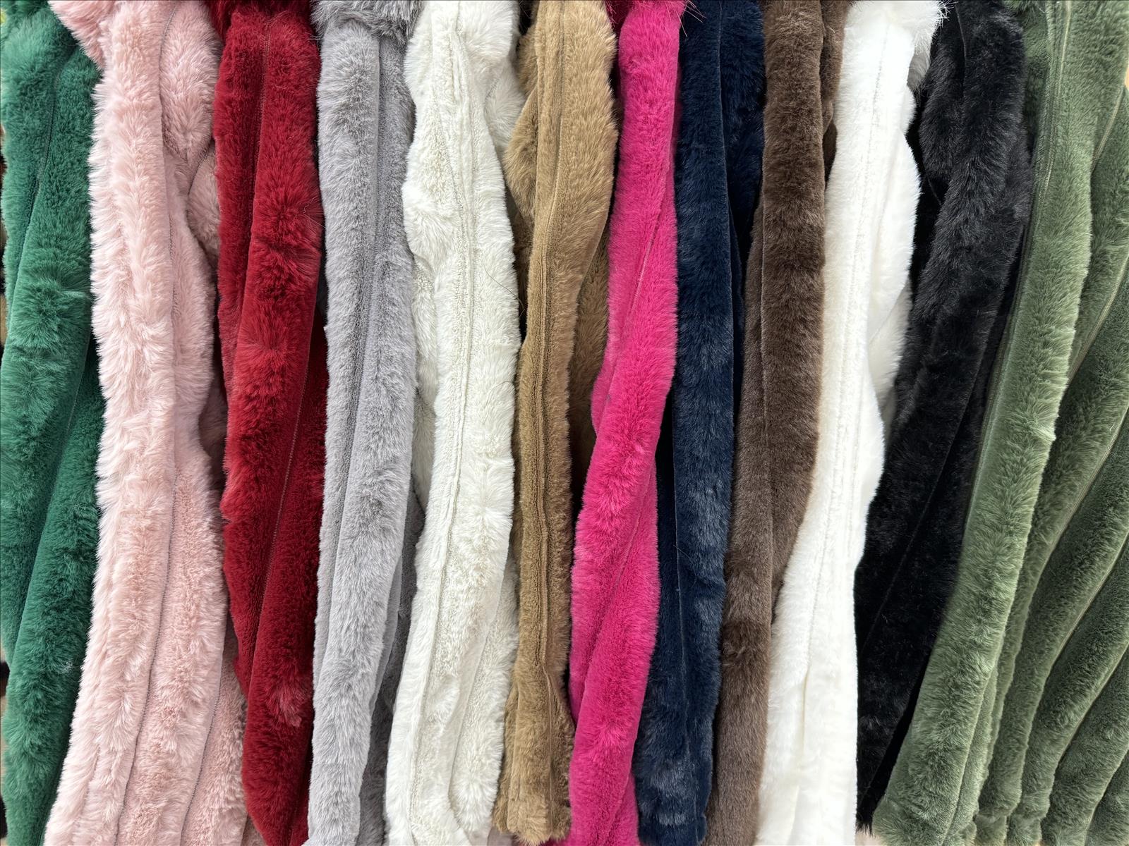 Dong Feng - Accessoires für Damen | Kategorie: Ponchos | Angebot: Damenbekleidung, Damen Accessoires, Herren Accessoires, Sofortprogramme | Adresse: Dong Feng - Otto-Hahn-Straße 17 - 63303 Dreieich - Tel: 06103 8701688 - dongfeng@hotmail.de