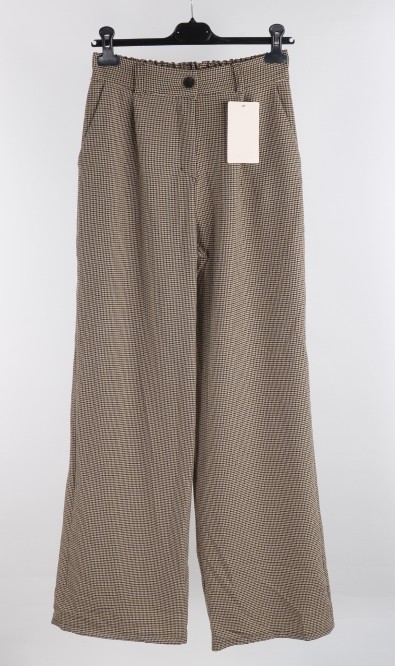 olluni fashion GmbH - DOB-HAHA-Accessoires-Schuhe-Young-Fashion-Leder-Große Größen - Hamburg | Artikel-Nr. 3715-1 | Lange Herbst Hose - Caro | Kategorie: Hosen | Angebot: Damenbekleidung, Damen Accessoires, Große Größen, Young Fashion, Leather Wear, Sofortprogramme, Orderware | Adresse: olluni fashion GmbH - Modering 5, Haus D, 5 Etage - 22457 Hamburg - Tel: 040 55598886 - info@olluni.de
