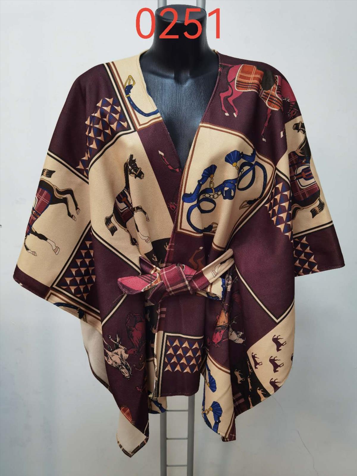 Jin Tu Im-Export GmbH - DOB | Artikel-Nr. 0251 | Jacke / Poncho | Kategorie: Jacken | Angebot: Damenbekleidung, Damen Accessoires, Große Größen, Kinder & Teens, Young Fashion, Landhausmode, Leather Wear, Sofortprogramme, Orderware | Adresse: Jin Tu GmbH - Im Gefierth 6 B12 - 63303 Dreieich - Tel: 061039951115 - jintu889@gmail.com