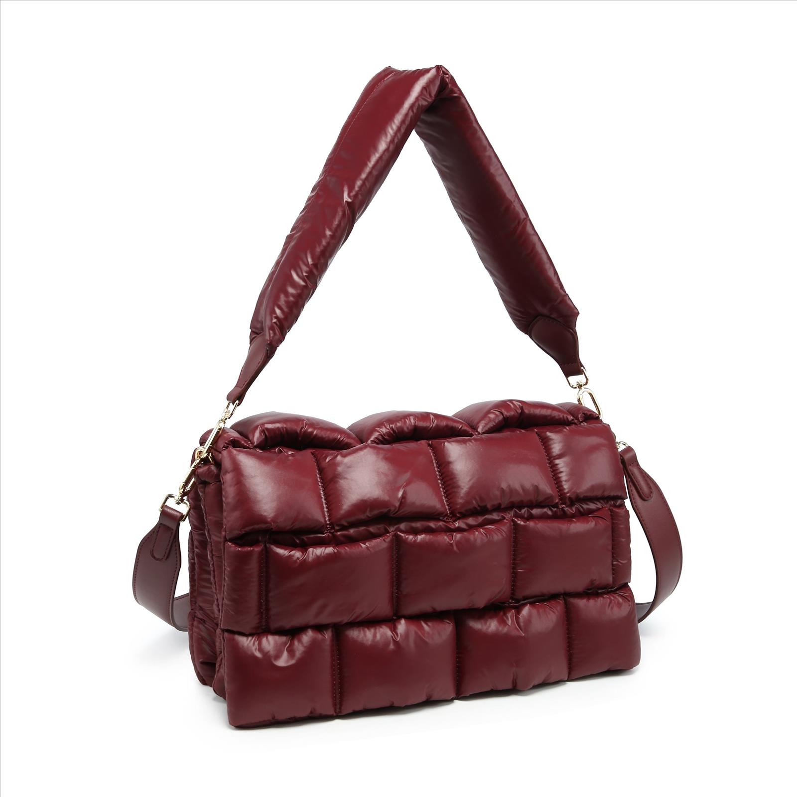 Hier geht's zum Shop von: Ala Mode Fashion-DOB;Accessoires;Leather Wear; Young Fashion - Neuss | Kategorie: Taschen | Adresse: Ala Mode Fashion - Breslauerstr. 8 Raum 113 - 41460 neuss - Tel: 021312091616 - ala-mode@web.de | Angebot: Sofortprogramme, Orderware
